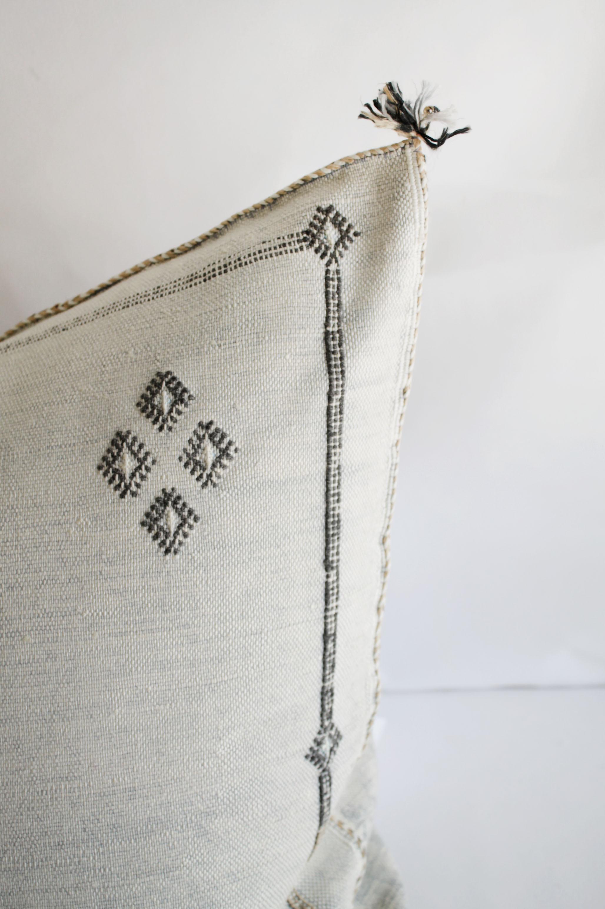 Moroccan Handwoven Cactus Silk Pillow Cover In New Condition In Brea, CA