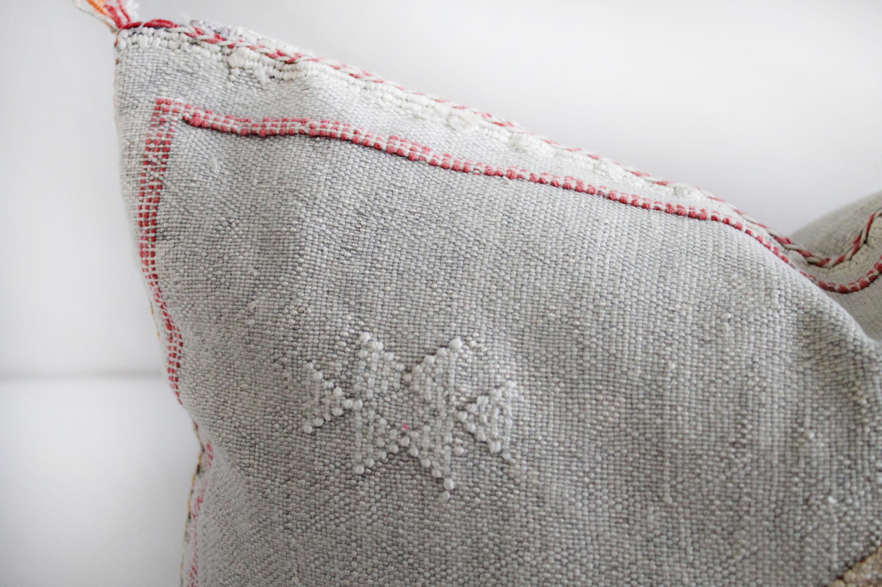 Moroccan handwoven cactus silk pillow
As shown with a beautiful light gray tone background, and white, with reddish pink and gold accents. Hidden zipper closure, backside is the same plain cactus silk with no embroidery.
Measures: 16? x 21?
WITH