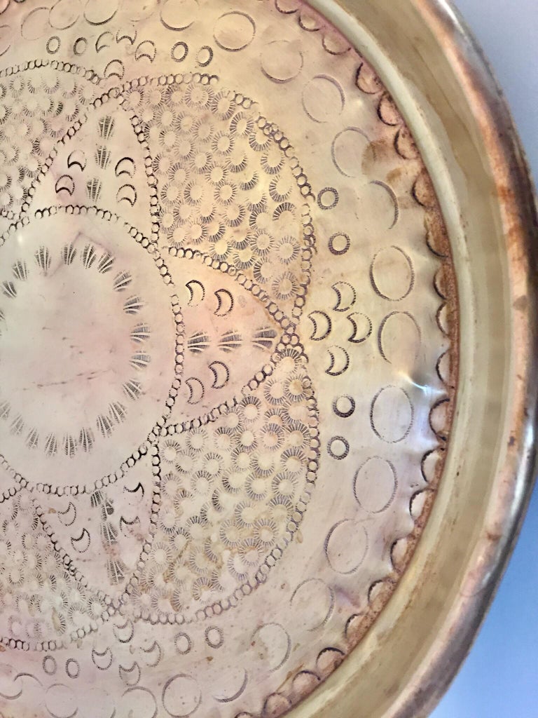 Moroccan Handcrafted Brass Round Tray In Good Condition For Sale In North Hollywood, CA