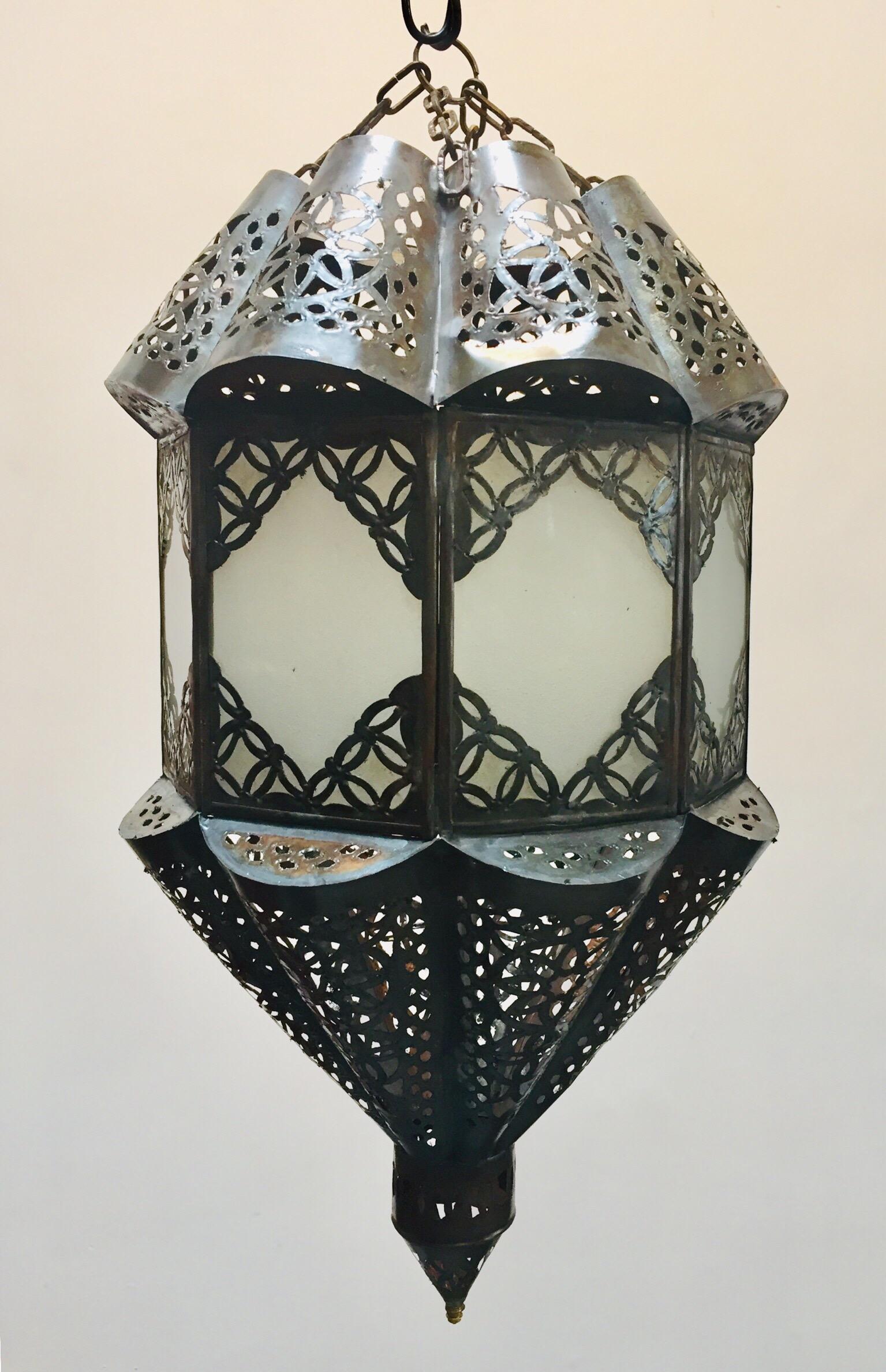 Stylish handcrafted Moroccan lantern pendant with frosted milky glass.
Handmade with small cut-glass with Moorish filigree metal designs.
Multiple available. Not wired for electricity, shade only.
Dimensions: 9