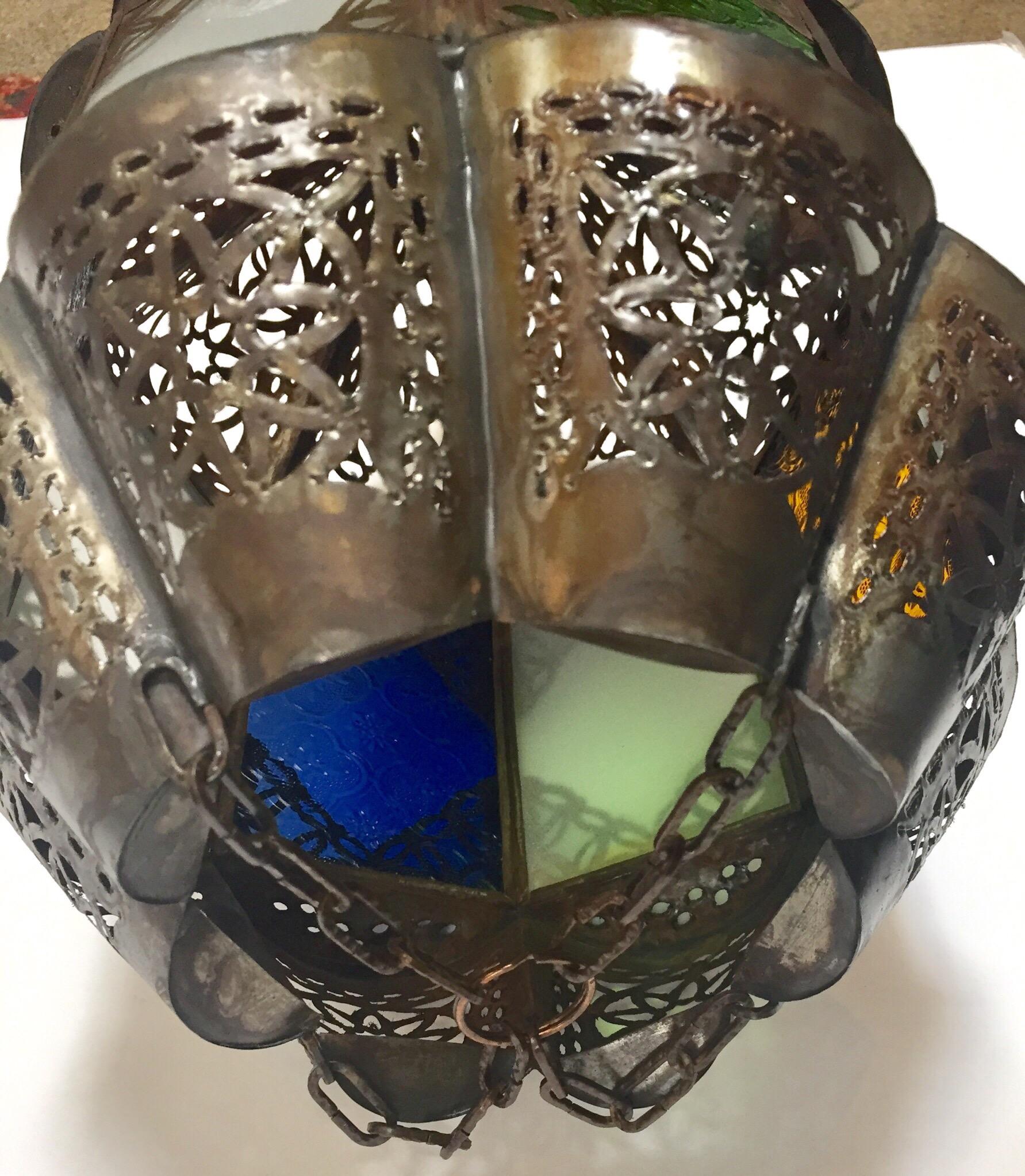 Lanterne marocaine artisanale en métal et verre mauresque en vente 4