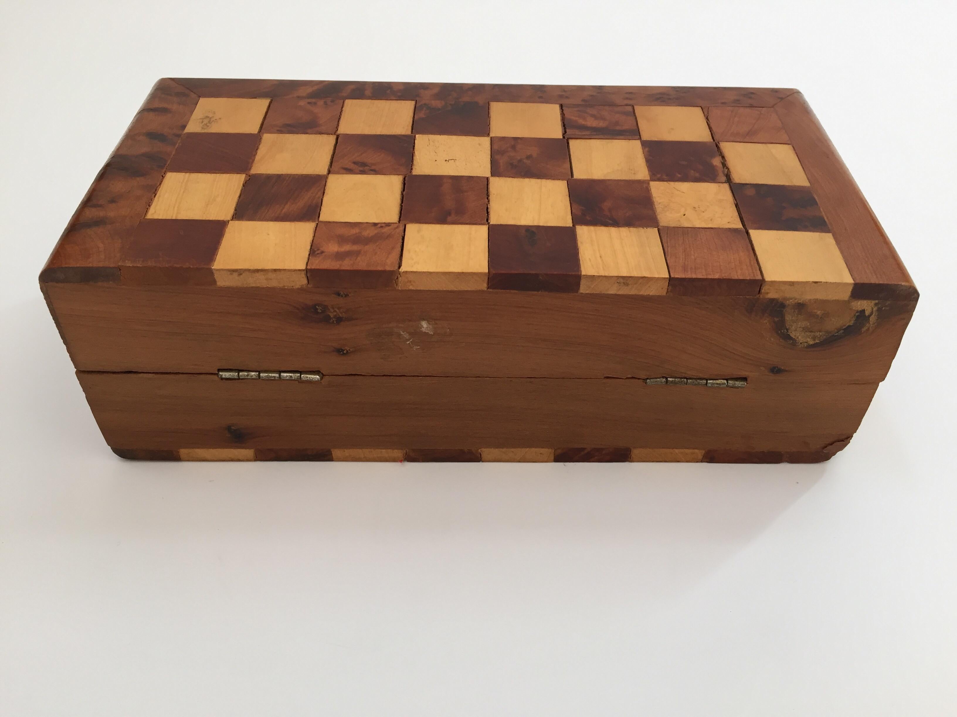 Moroccan Handcrafted Thuya Wood Box with Backgammon and Chess Set Game In Good Condition In North Hollywood, CA