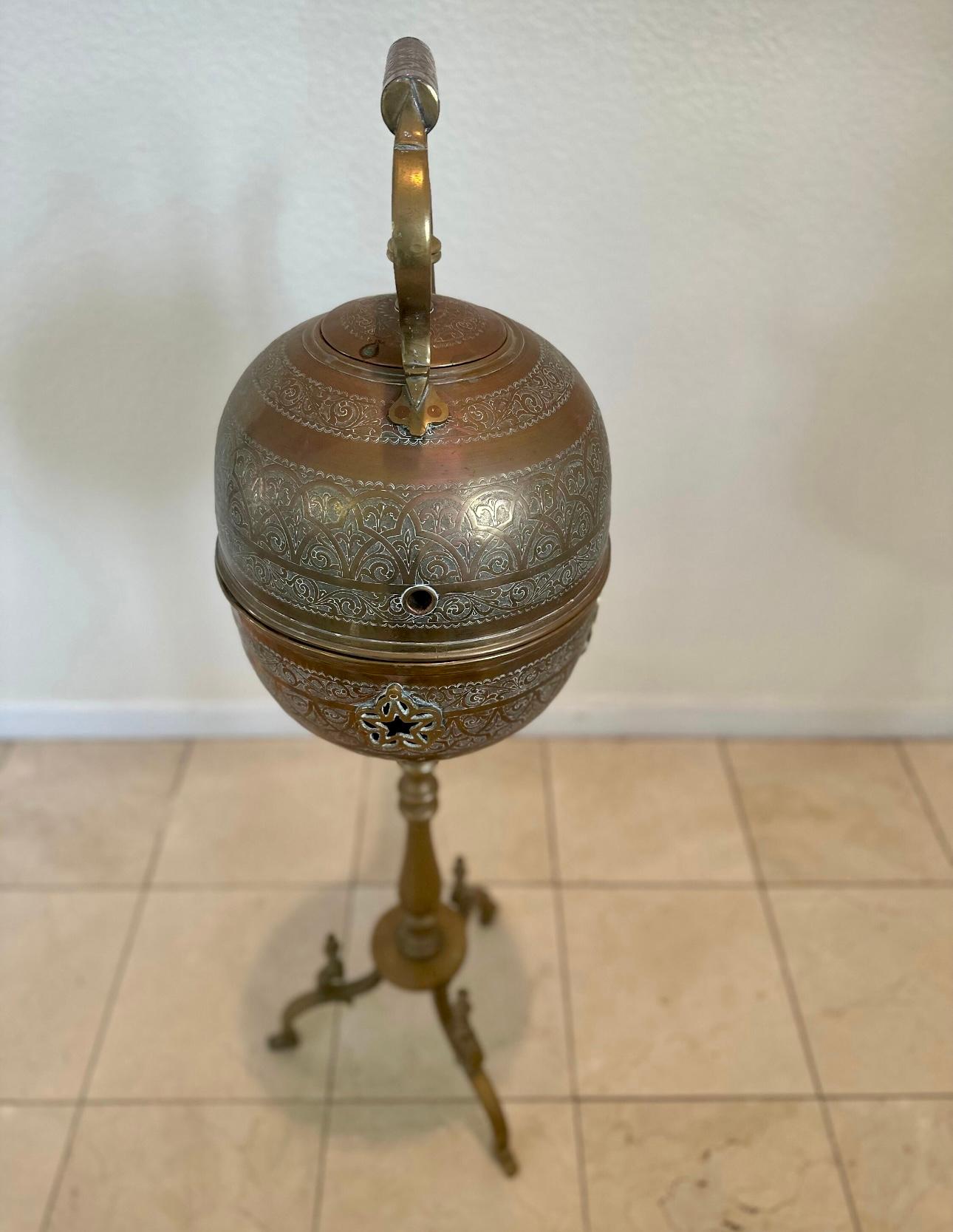 Moroccan handmade antique brass tea kettle with warmer on stand. Museum quality  In Excellent Condition For Sale In San Jose, CA