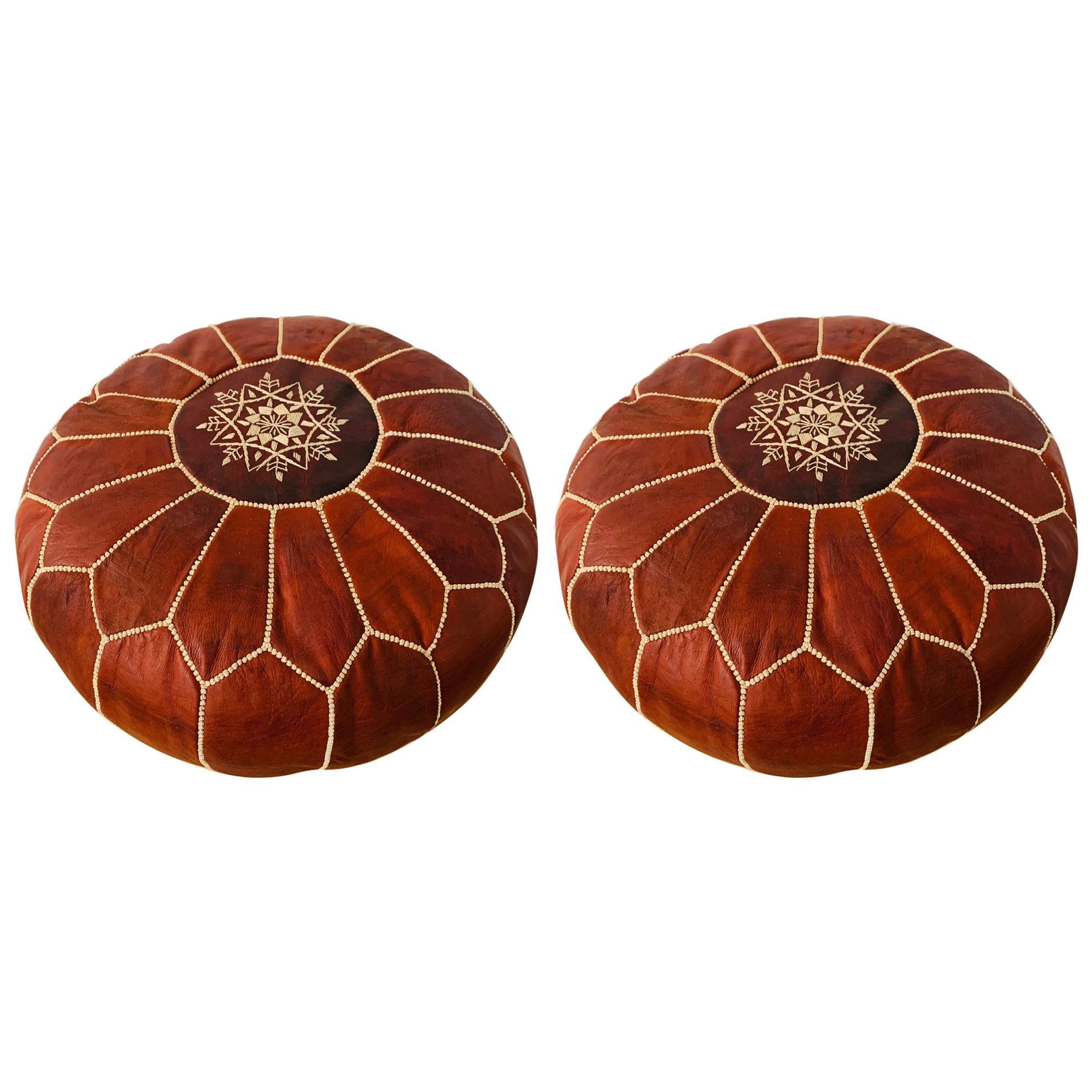 Pouf ou ottoman marocain en cuir brun foncé, fait à la main, la paire en vente
