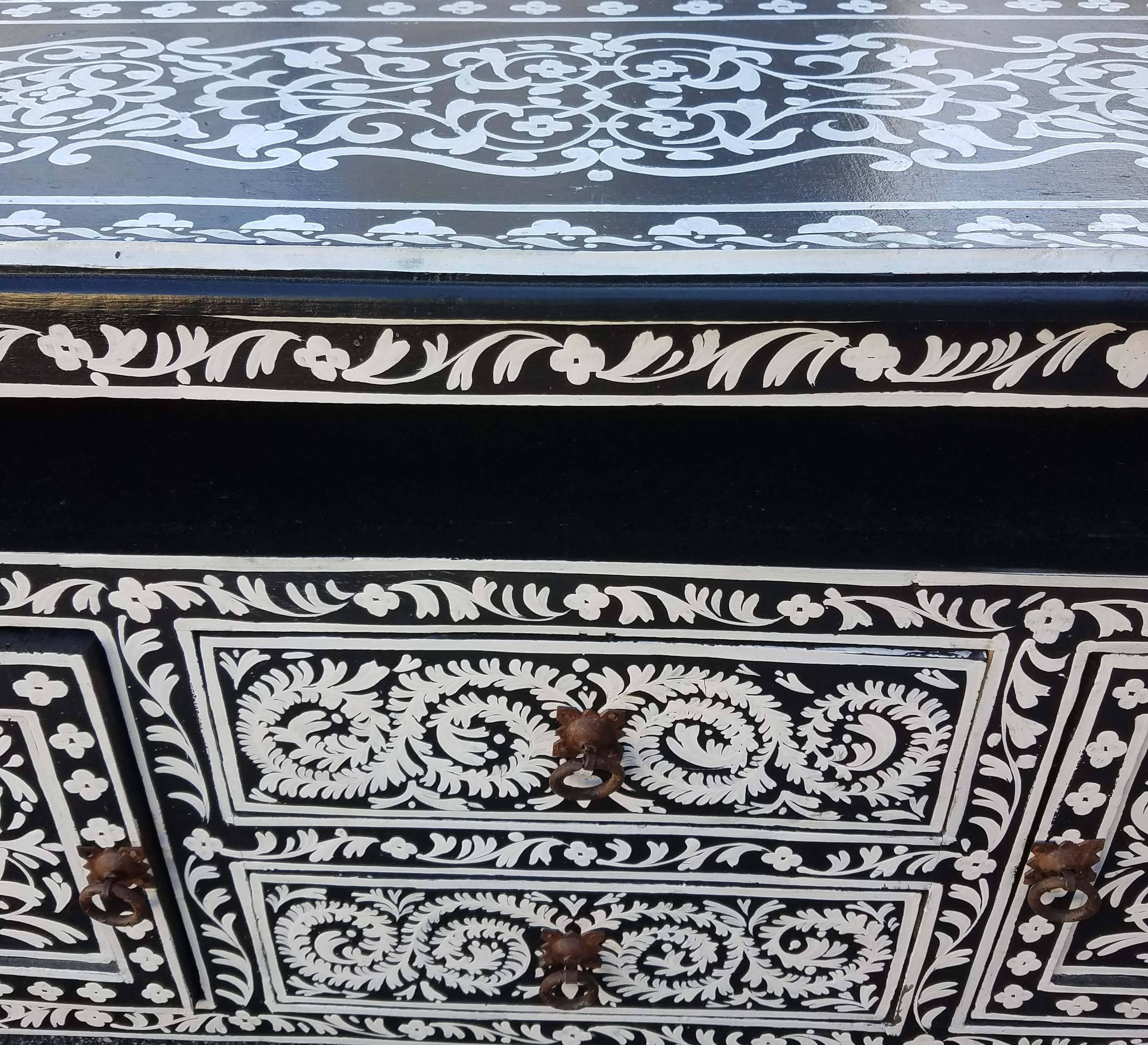 Moroccan Hand-Painted Wooden Media Stand, Black and White In Excellent Condition In Orlando, FL