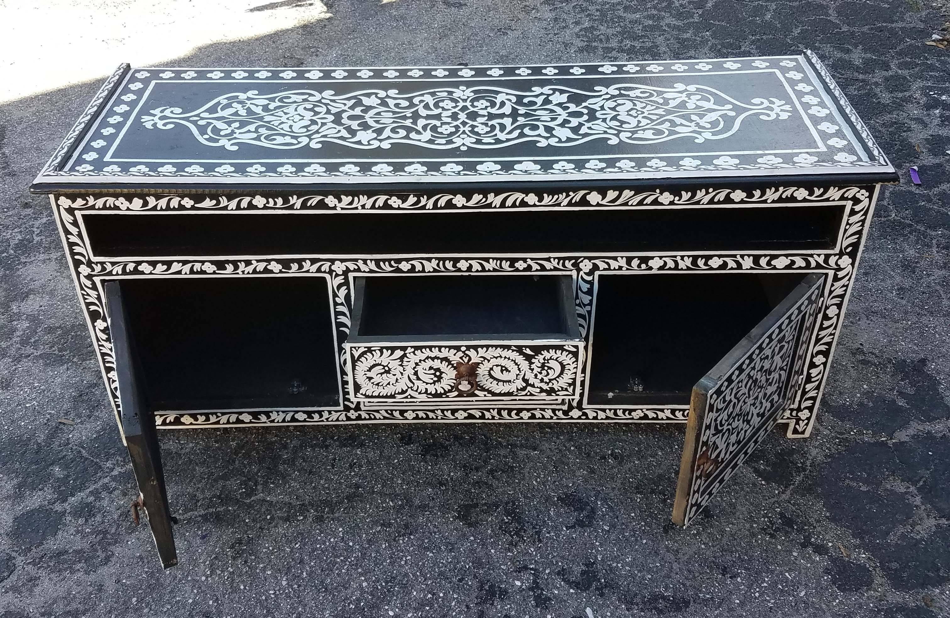 Moroccan Hand-Painted Wooden Media Stand, Black and White 1