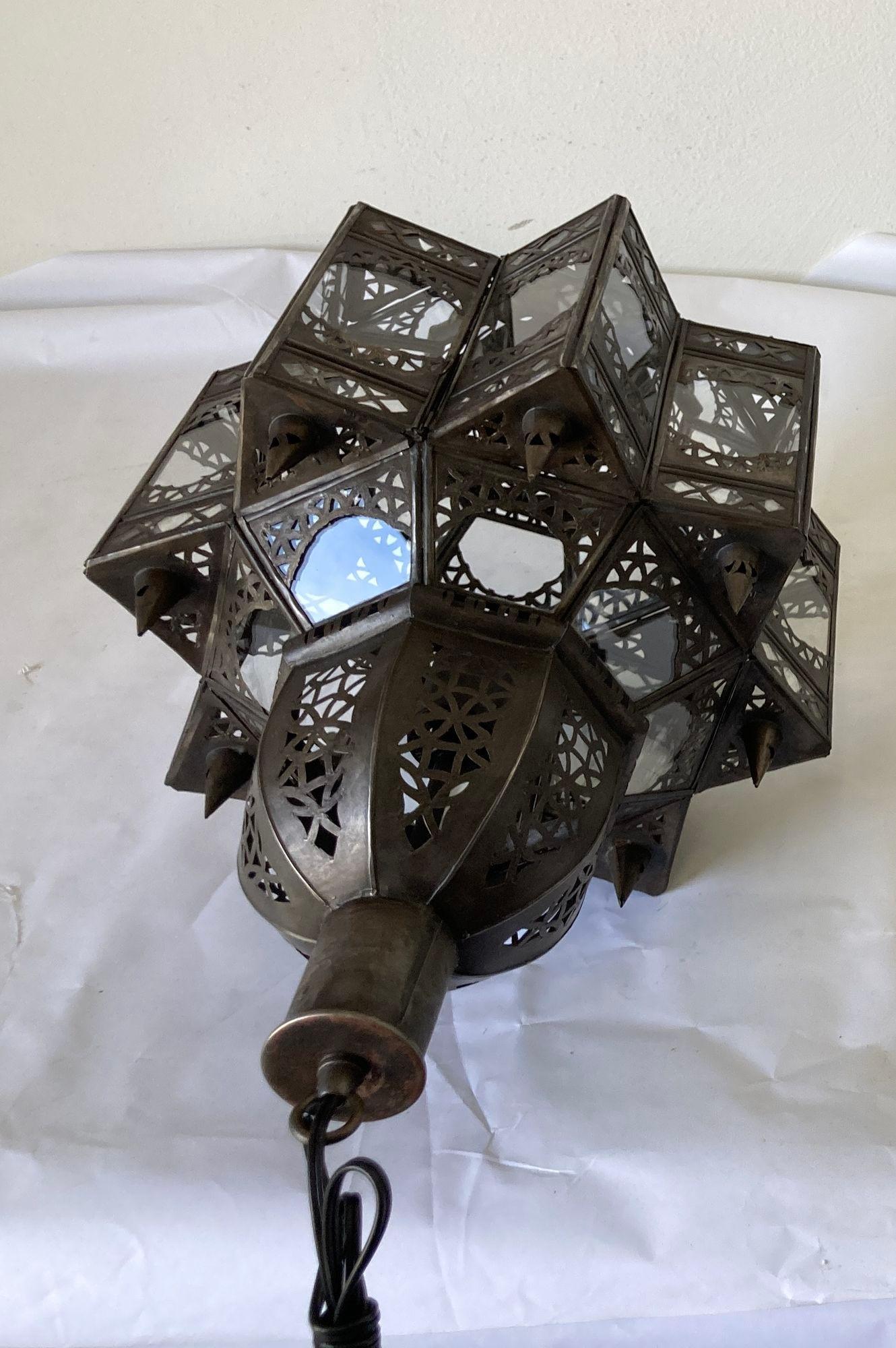 Lanterne marocaine suspendue en forme d'étoile mauresque en verre transparent en vente 5