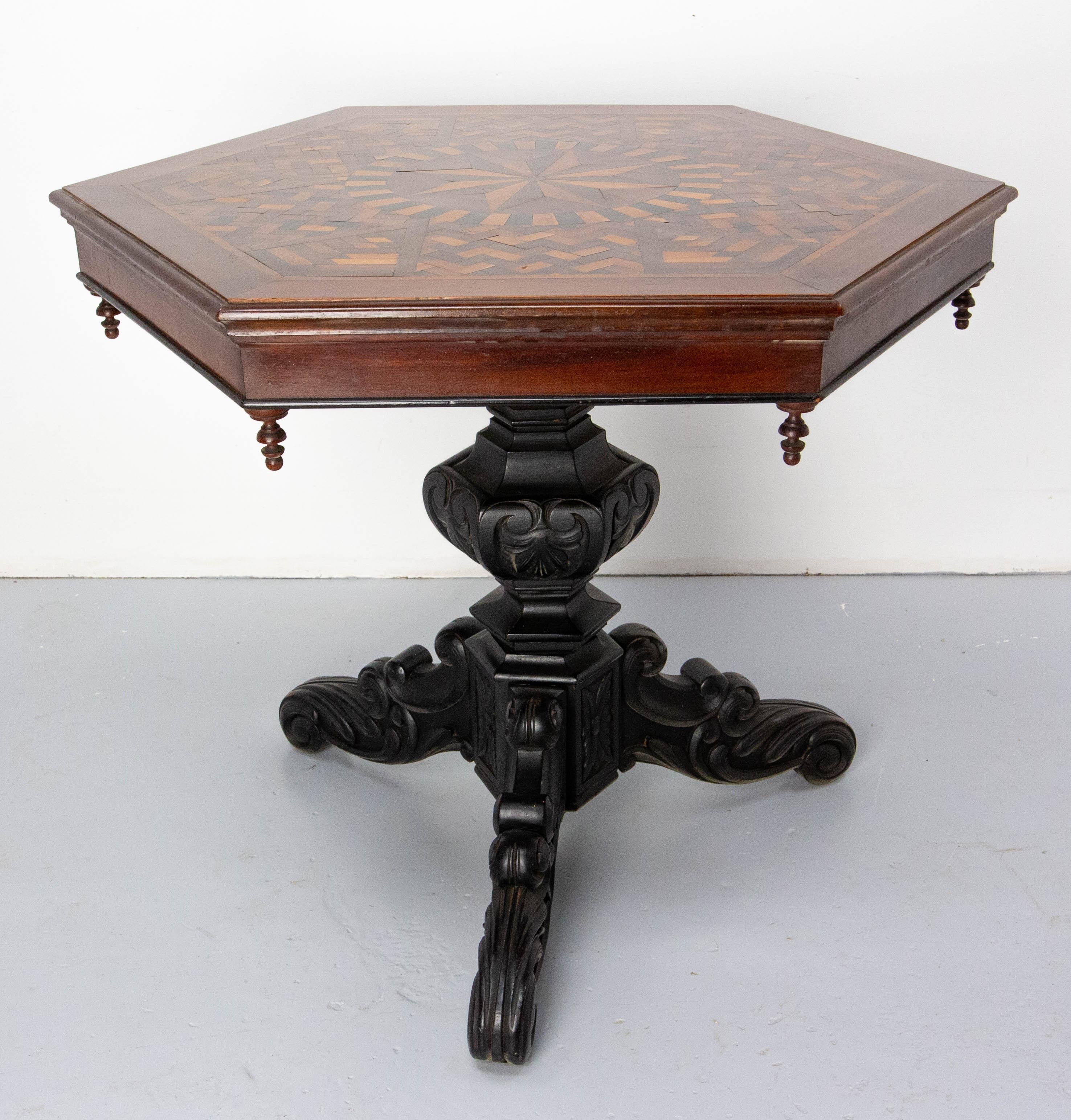 Ebonized pedestal table with maquetry top,
Moroccan side table, late 19th century.
Good antique condition with signs of use.

Shipping:
75 / 87 / 70 cm 22 kg.