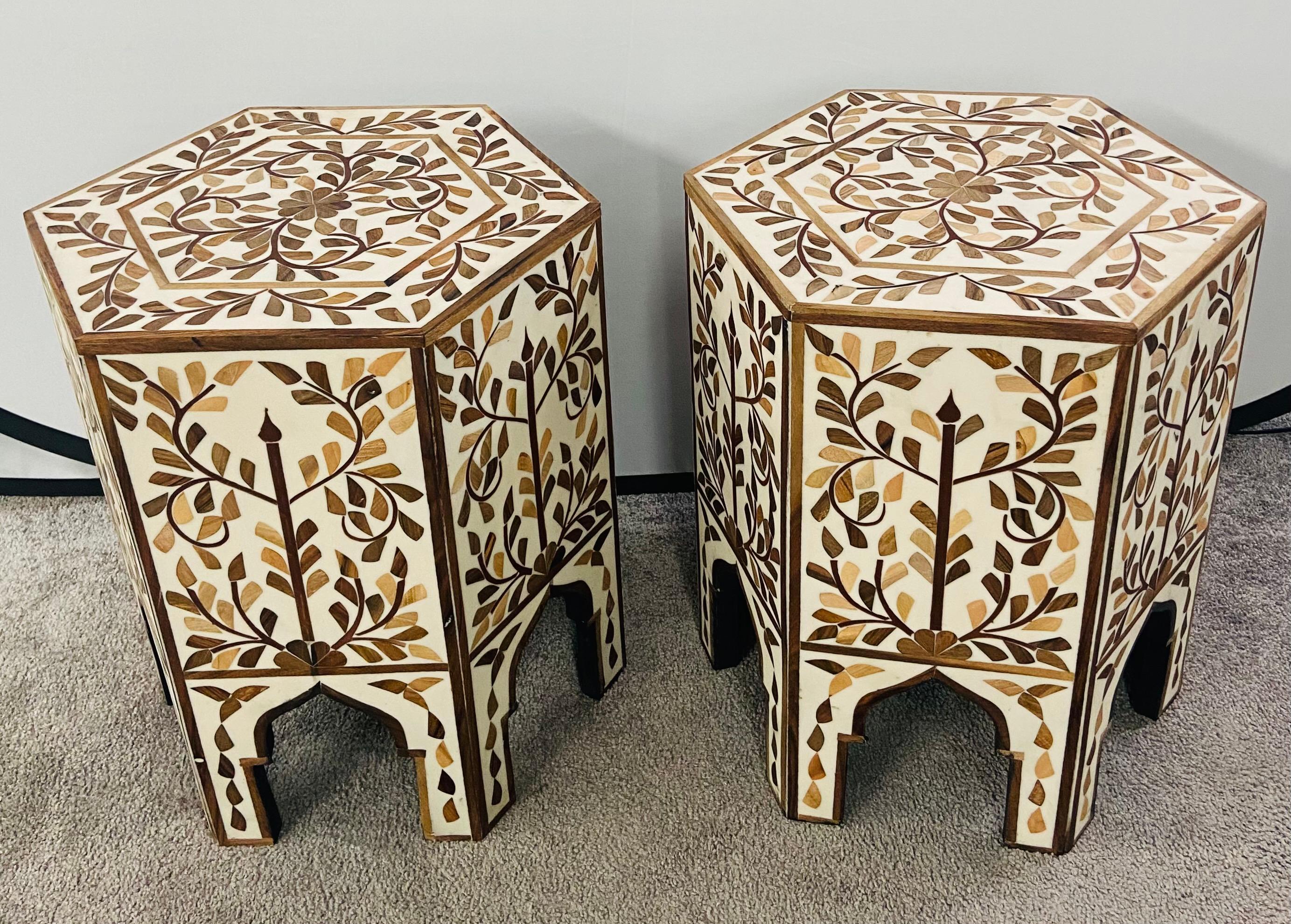 An exquisite pair of Moroccan side or end table featuring an hexagonal shape. The handmade tables are finely decorated in leaves Pattern and beautiful arches, a staple of the moorish timeless architecture and design. Hand made of resin in an off