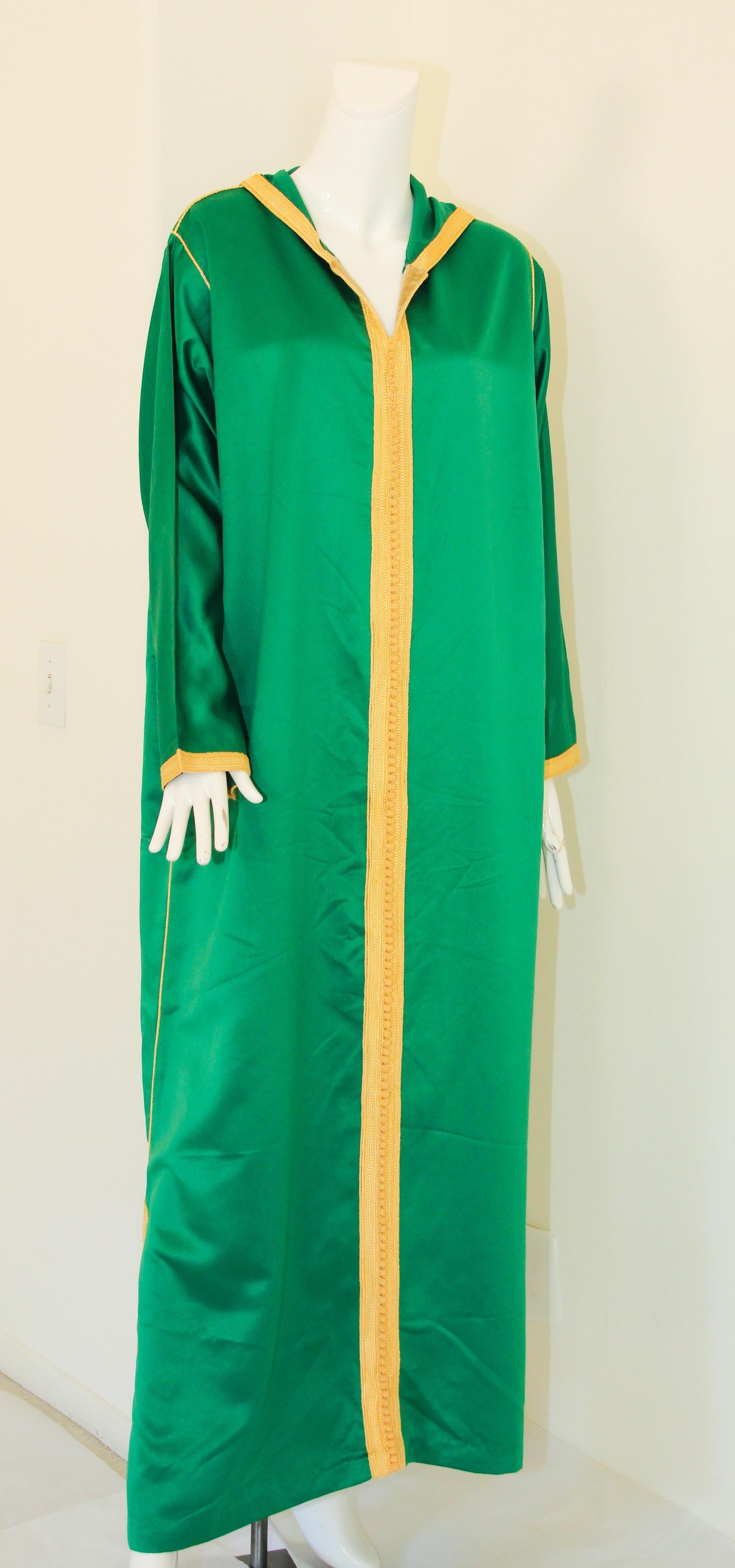 Moroccan Hooded Caftan Emerald Green Djellabah Kaftan In Good Condition For Sale In North Hollywood, CA