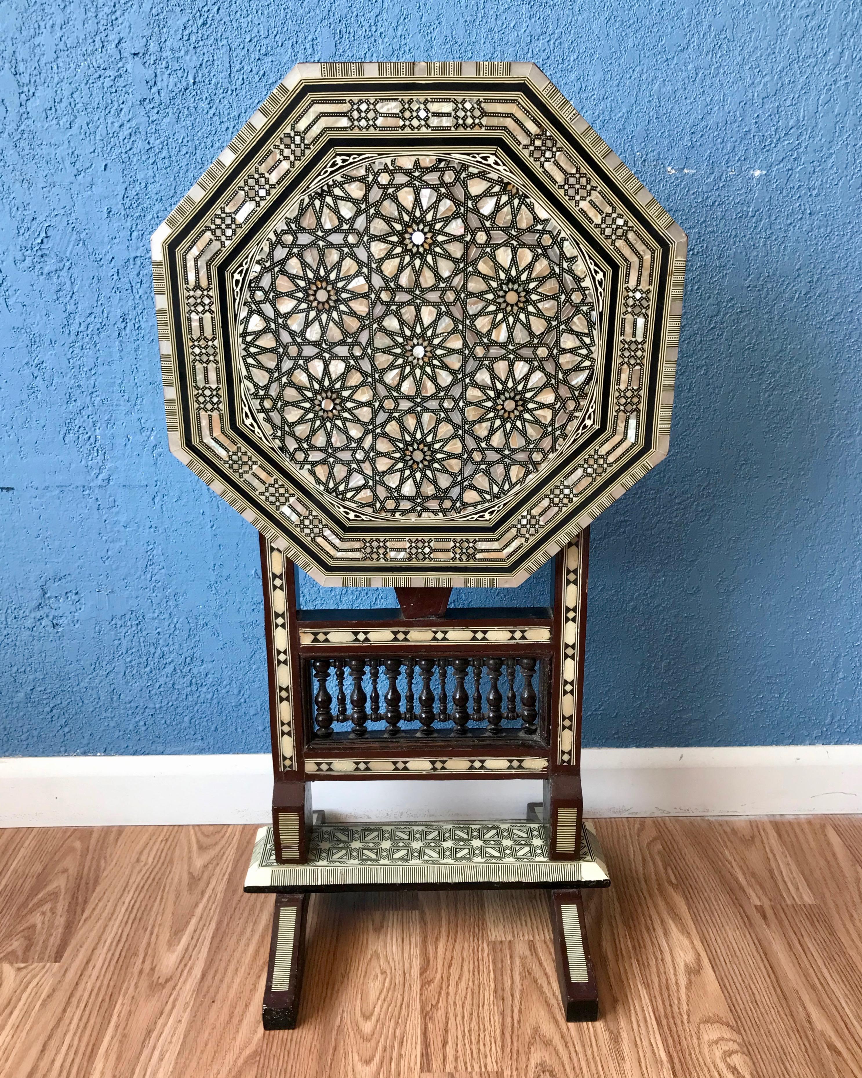 Elaborately inlaid with mother of pearl. A fine example with a bold and
superb design. An eye catching occasional or drink table.
(Measured when closed).