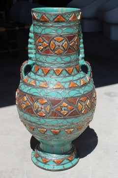 Vaso marocchino in ceramica altamente decorato con intarsio, metallo e osso