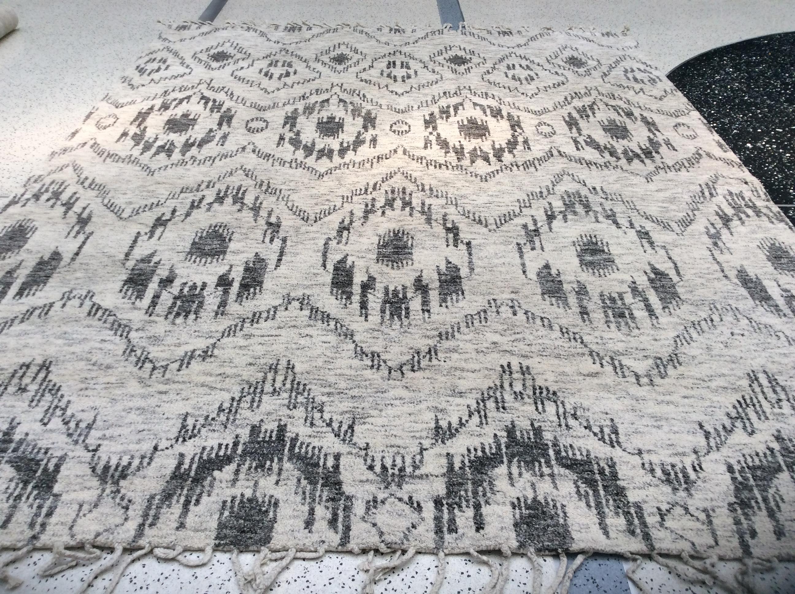 Moroccan inspired area rug.

Color: Ivory, beige, light grey.