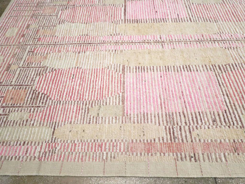 Marokkanisch inspirierter zeitgenössischer handgefertigter türkischer großformatiger Teppich in Zimmergröße (21. Jahrhundert und zeitgenössisch) im Angebot