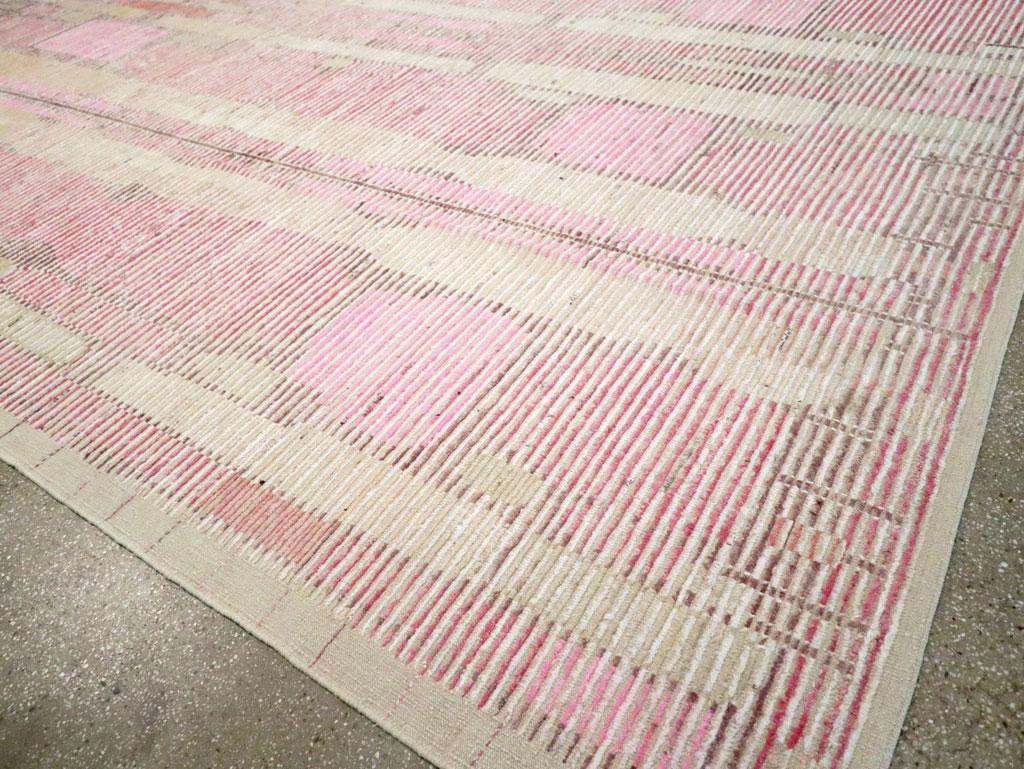 Marokkanisch inspirierter zeitgenössischer handgefertigter türkischer großformatiger Teppich in Zimmergröße (Wolle) im Angebot