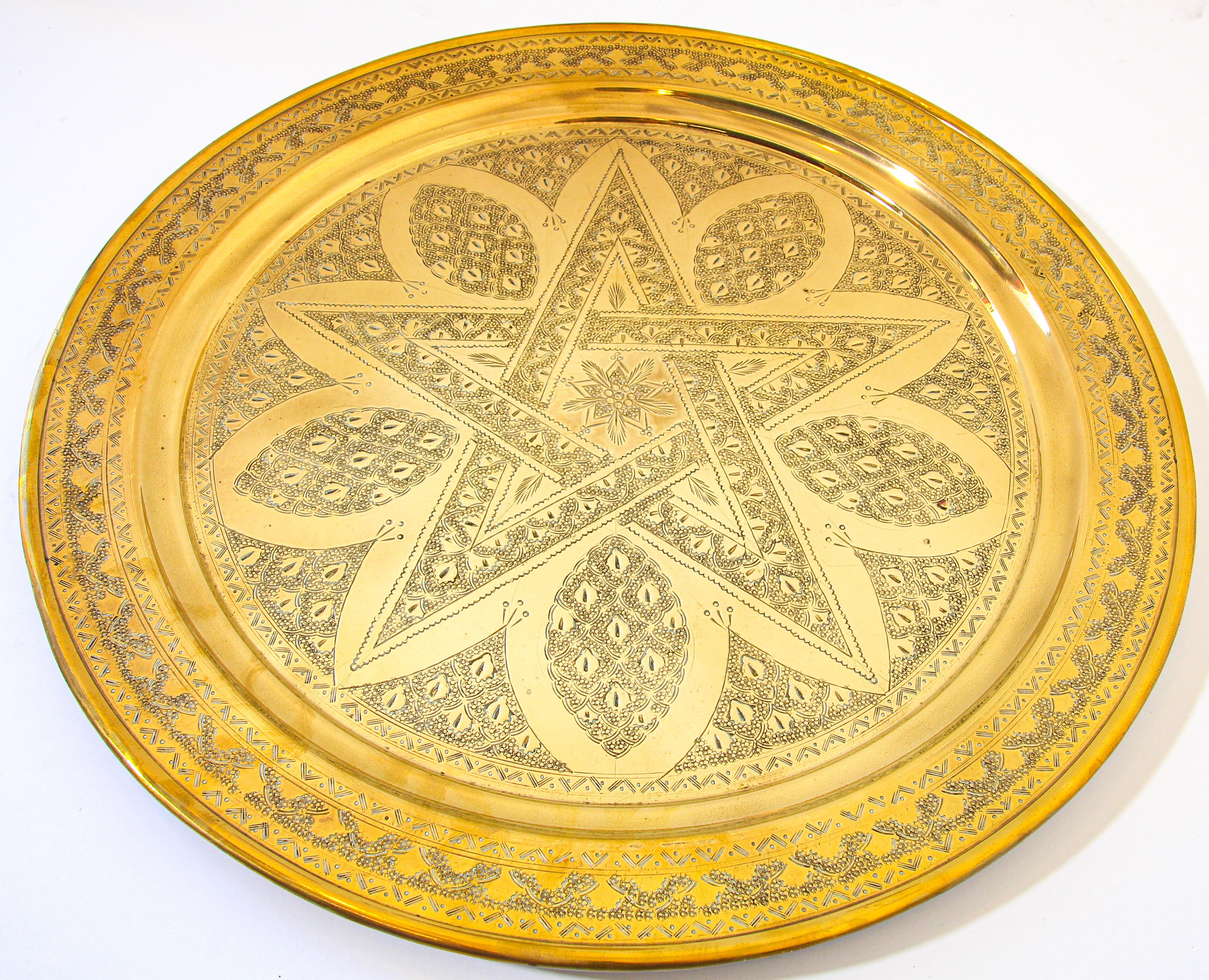 1900s Moroccan Brass Tray Star Etched Collectible Polished Platter 22.5 in. D. For Sale 5