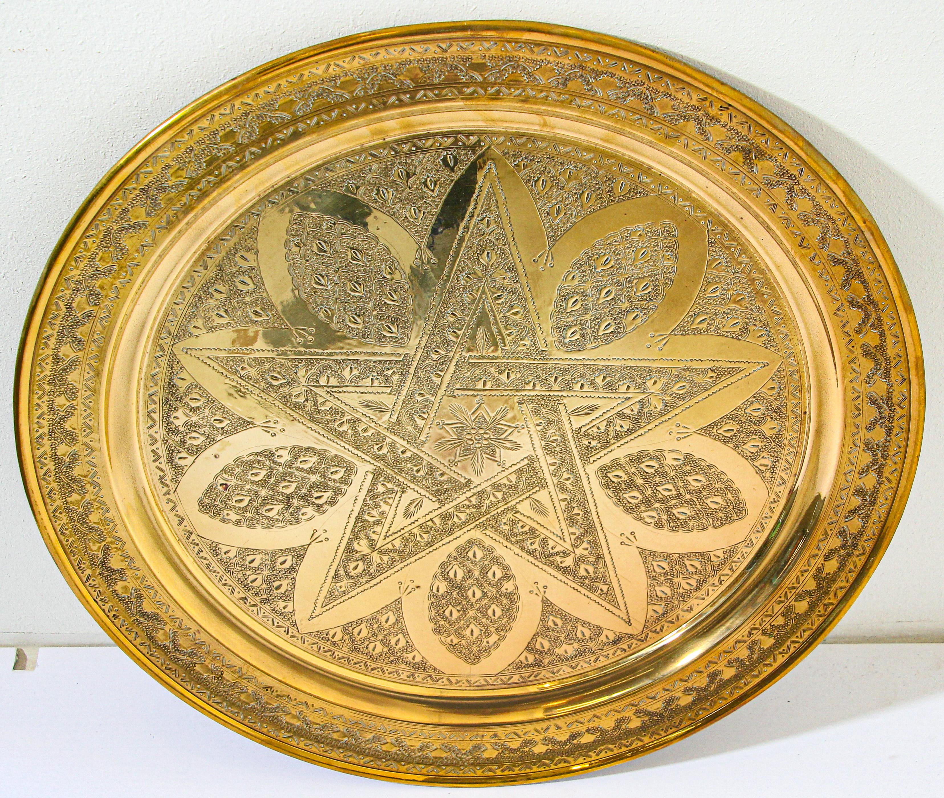 1900s Moroccan Brass Tray Star Etched Collectible Polished Platter 22.5 in. D. For Sale 7