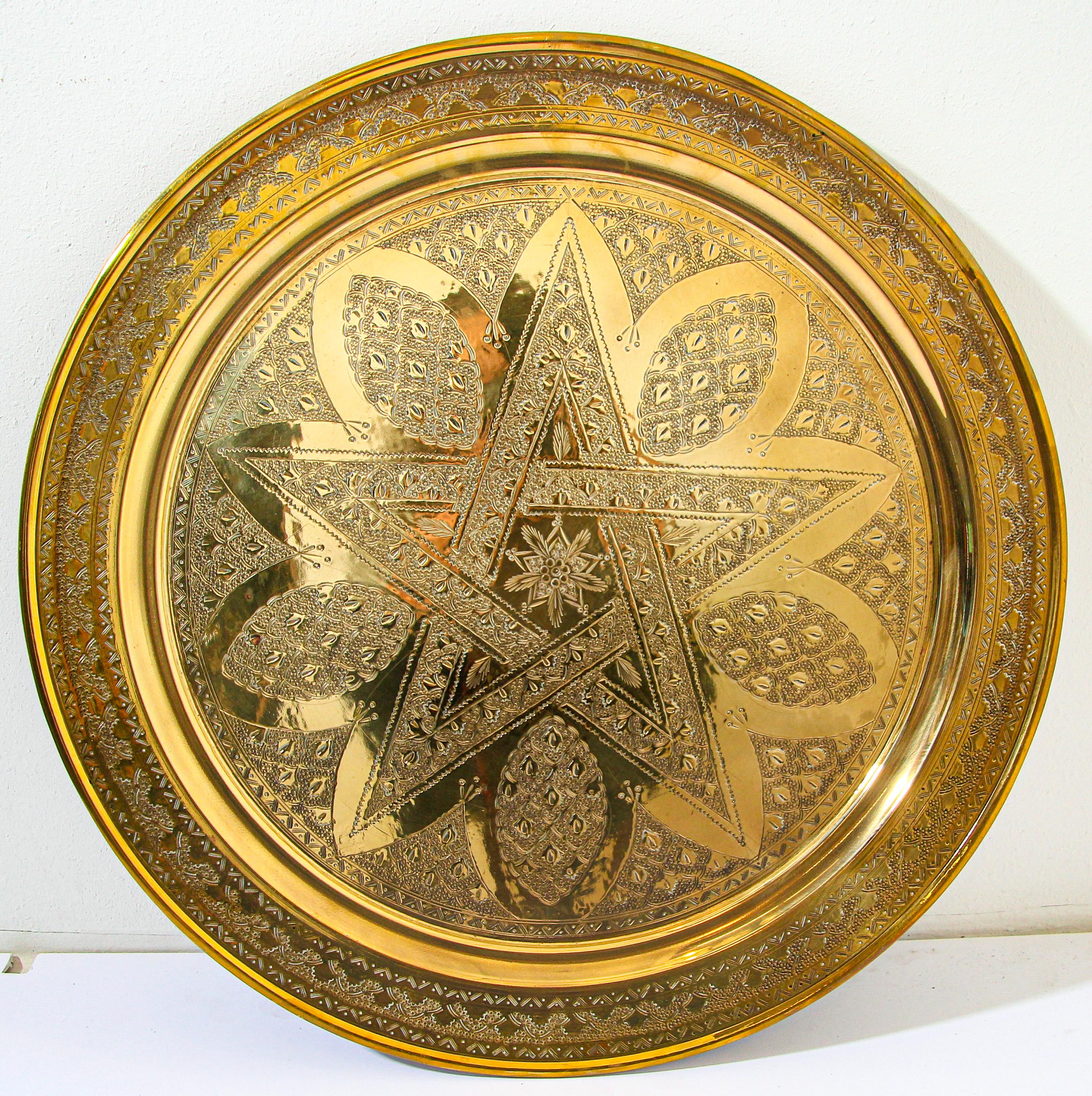 1900s Moroccan Brass Tray Star Etched Collectible Polished Platter 22.5 in. D. For Sale 8