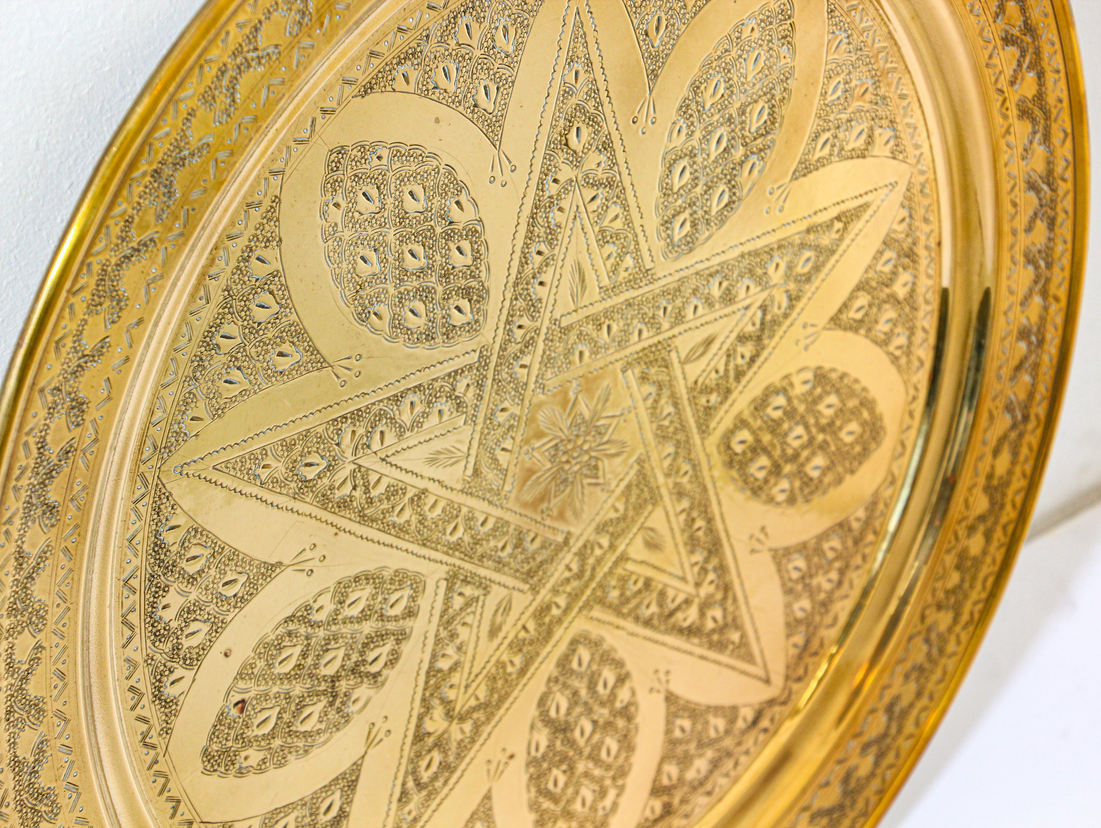 1900s Moroccan Brass Tray Star Etched Collectible Polished Platter 22.5 in. D. For Sale 11
