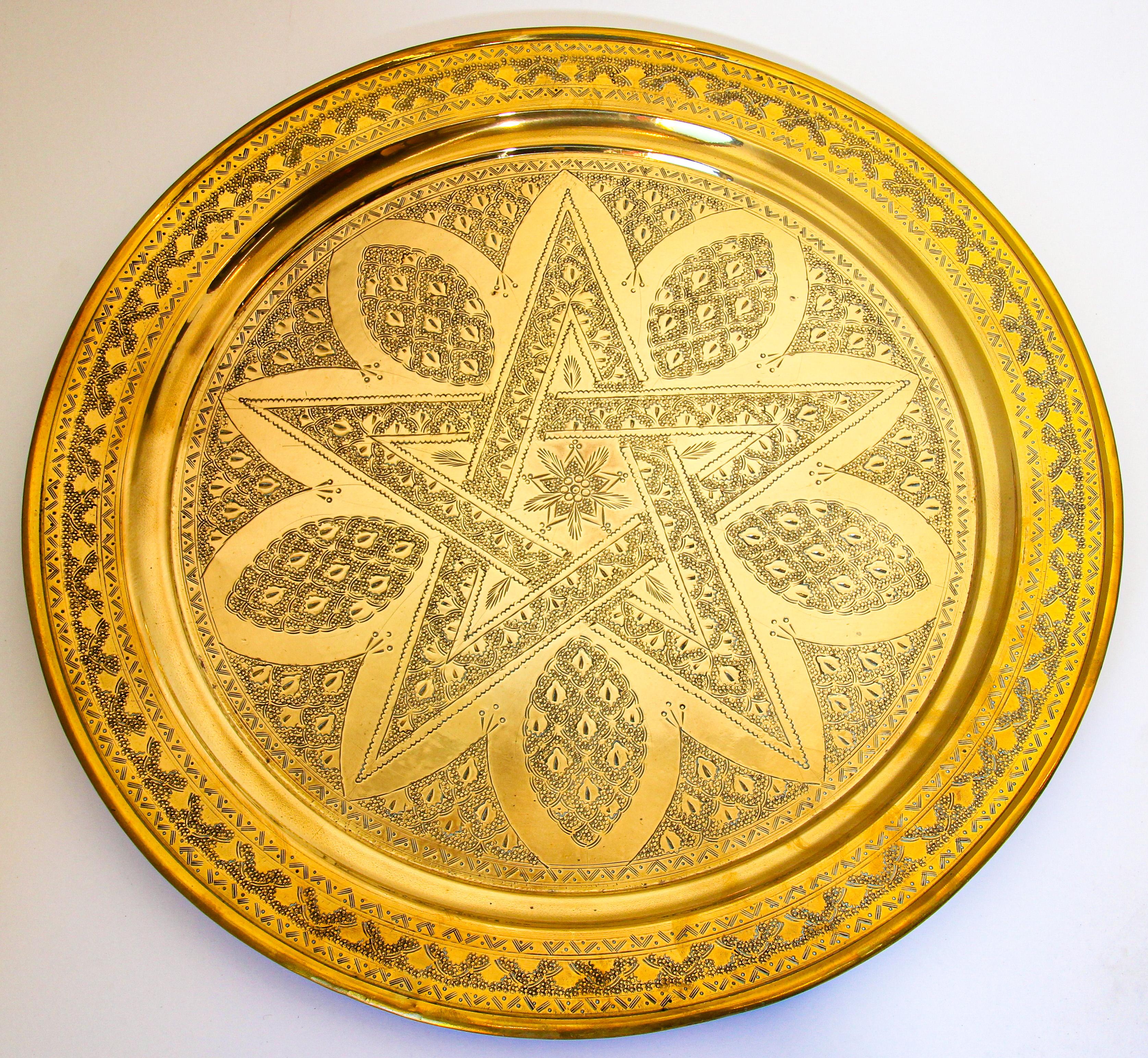 1900s Moroccan Brass Tray Star Etched Collectible Polished Platter 22.5 in. D. For Sale 14