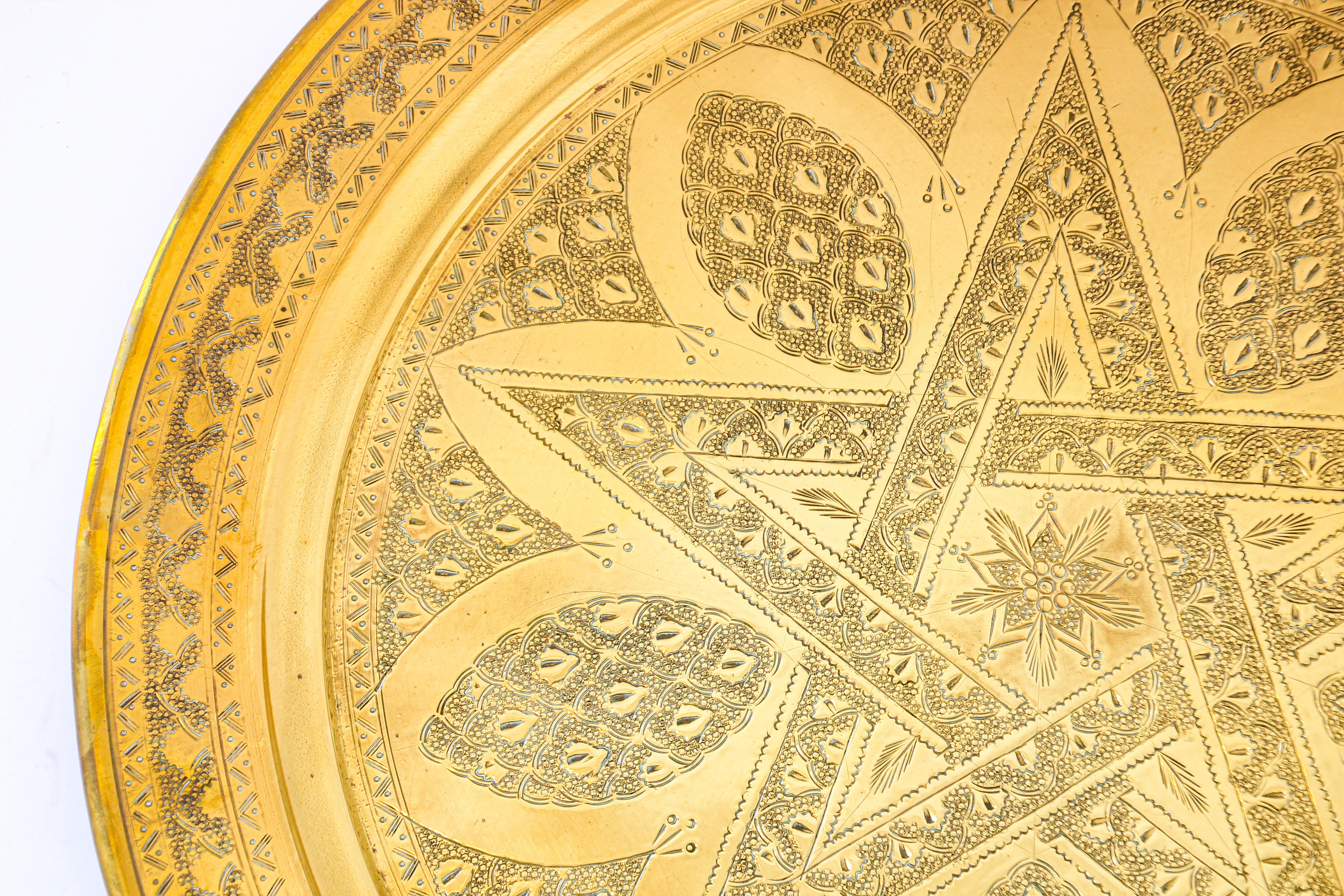 1900s Moroccan Brass Tray Star Etched Collectible Polished Platter 22.5 in. D. For Sale 4