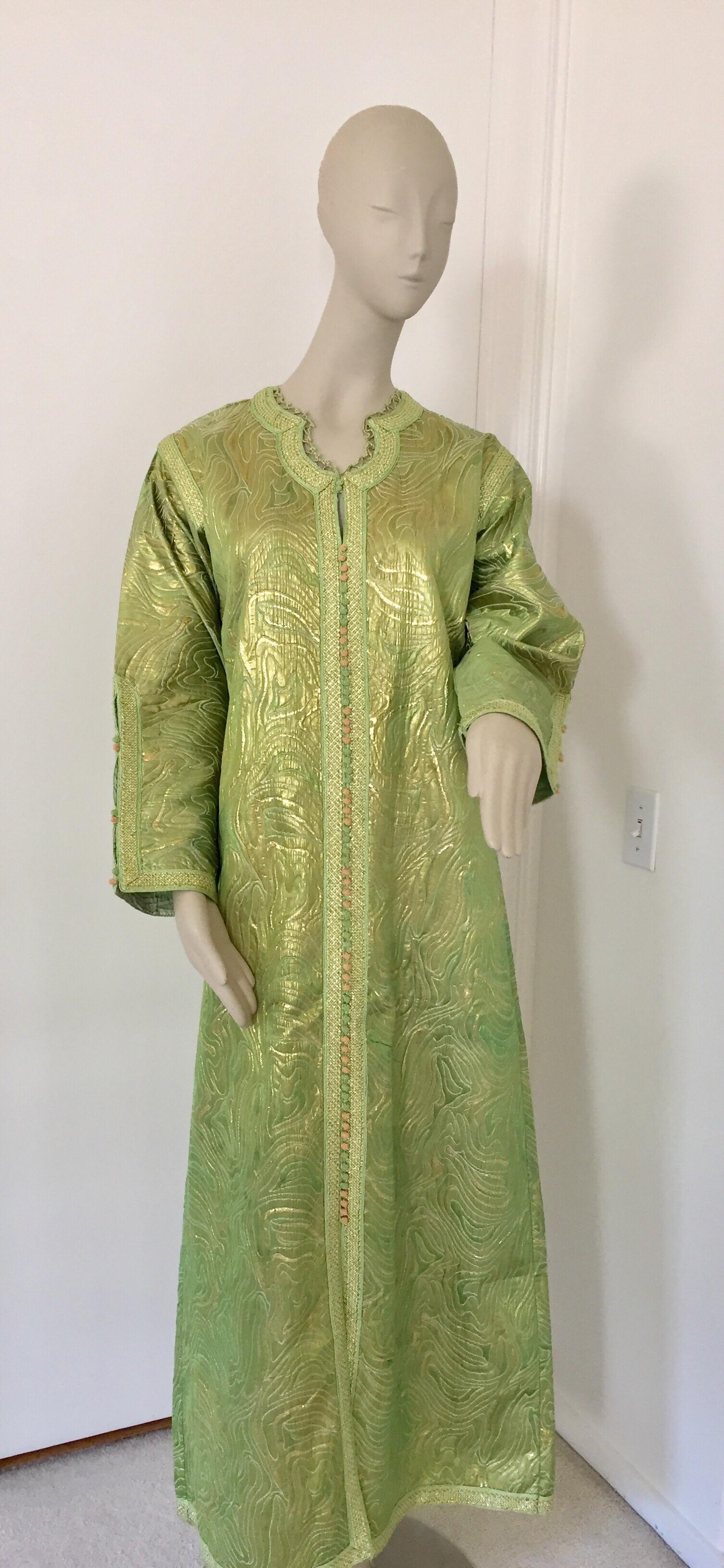 Moroccan Kaftan in Green and Gold Brocade Metallic Lame For Sale 2