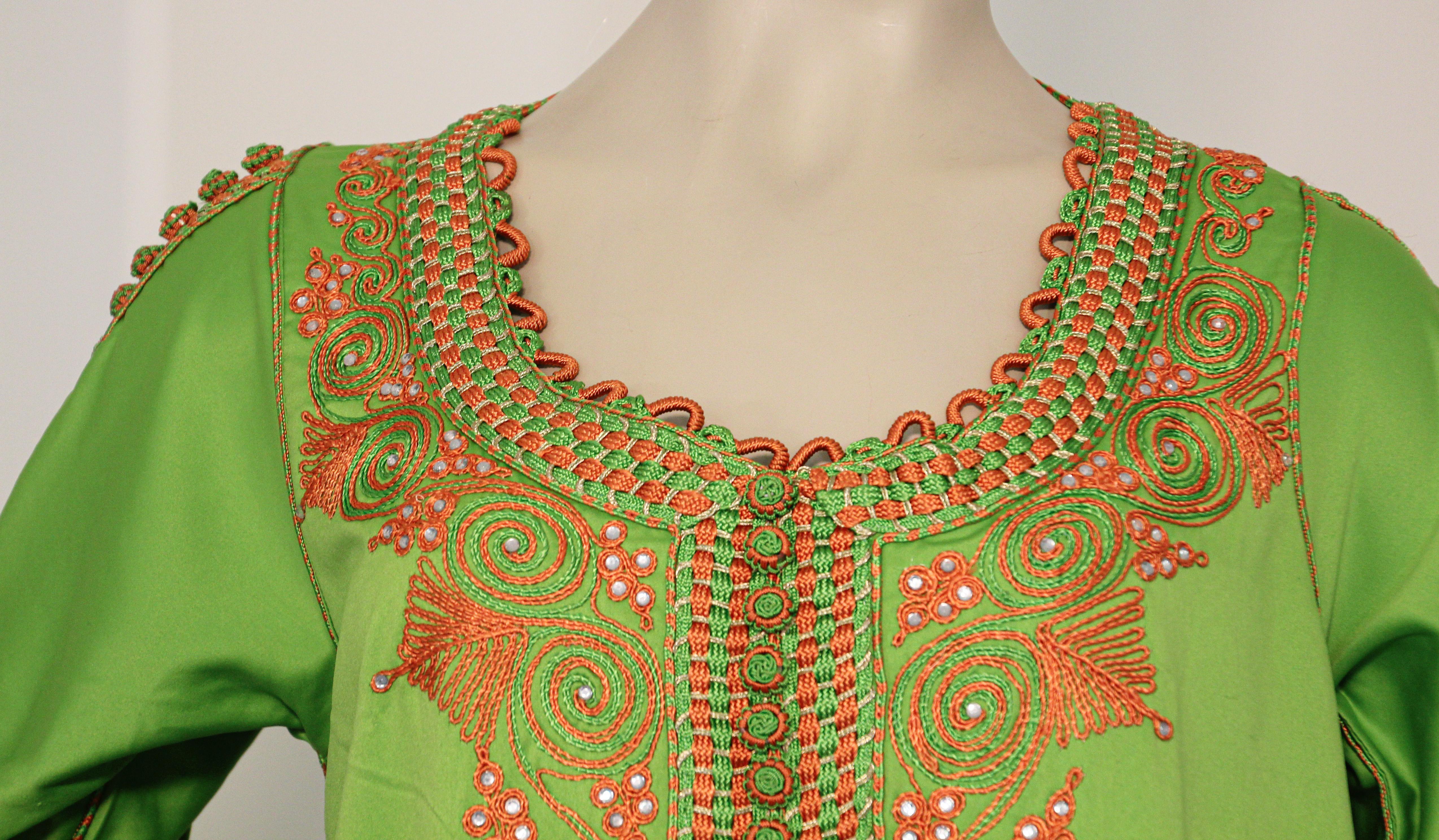 Moroccan Kaftan in Kelly Green In Good Condition For Sale In North Hollywood, CA