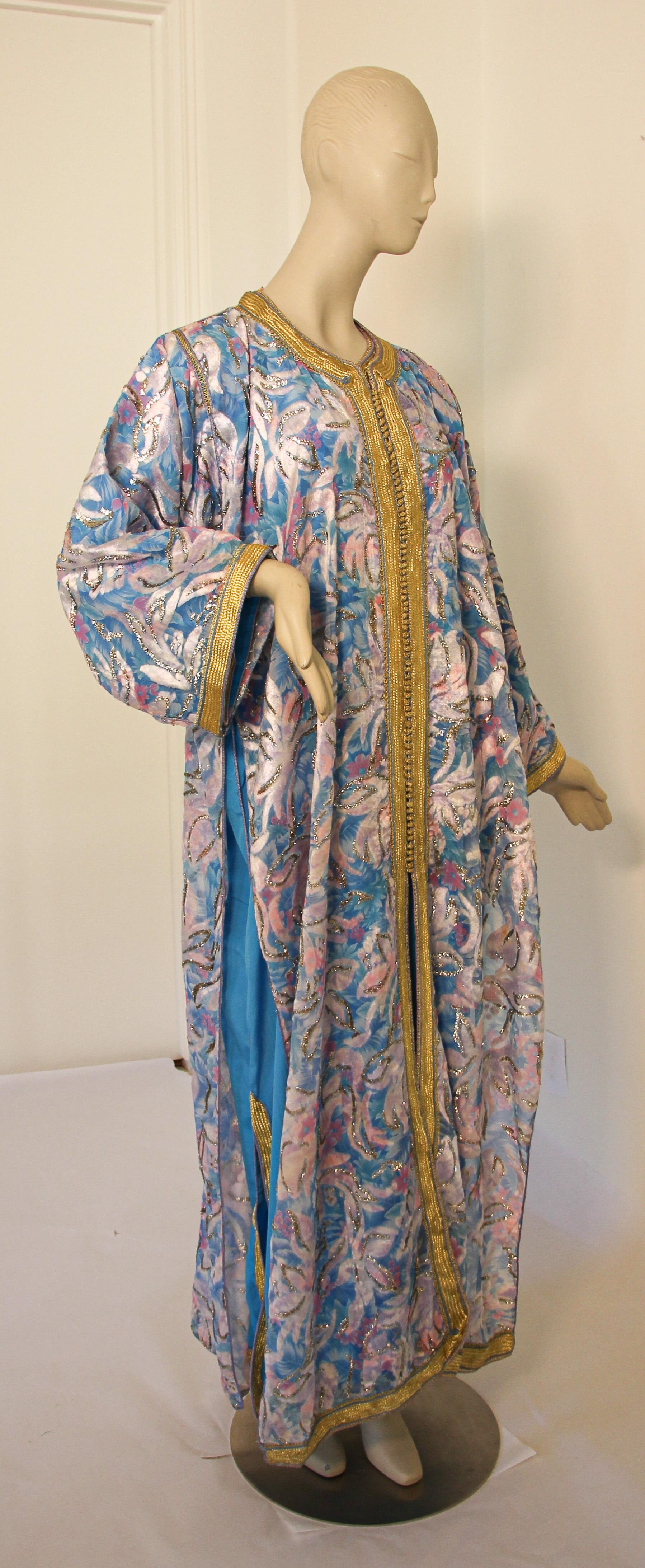 Gris Caftan marocain en brocart floral turquoise et or lamé métallique en vente