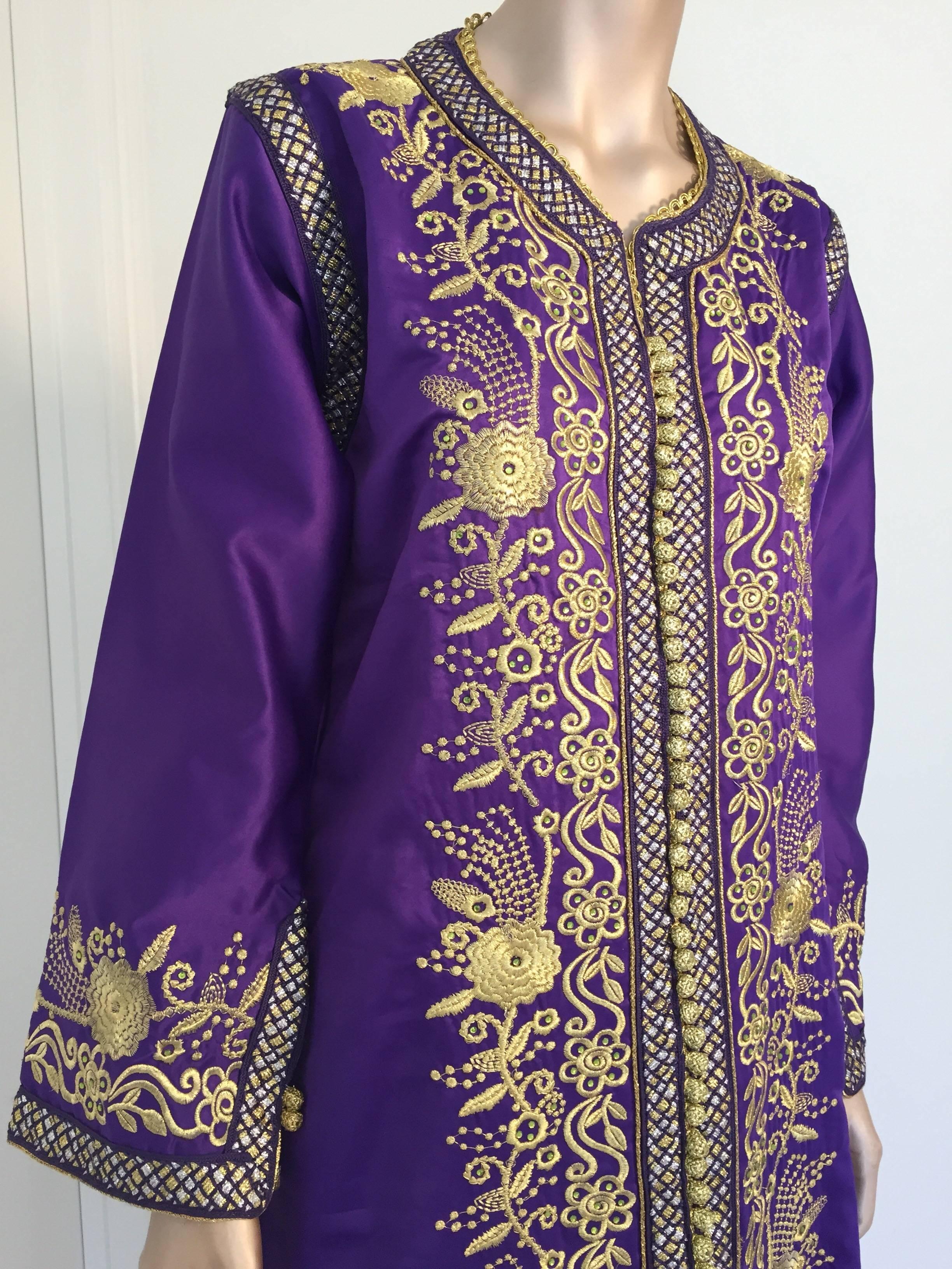 Moroccan Kaftan Purple and Gold Embroidered Maxi Dress Caftan In Good Condition In North Hollywood, CA