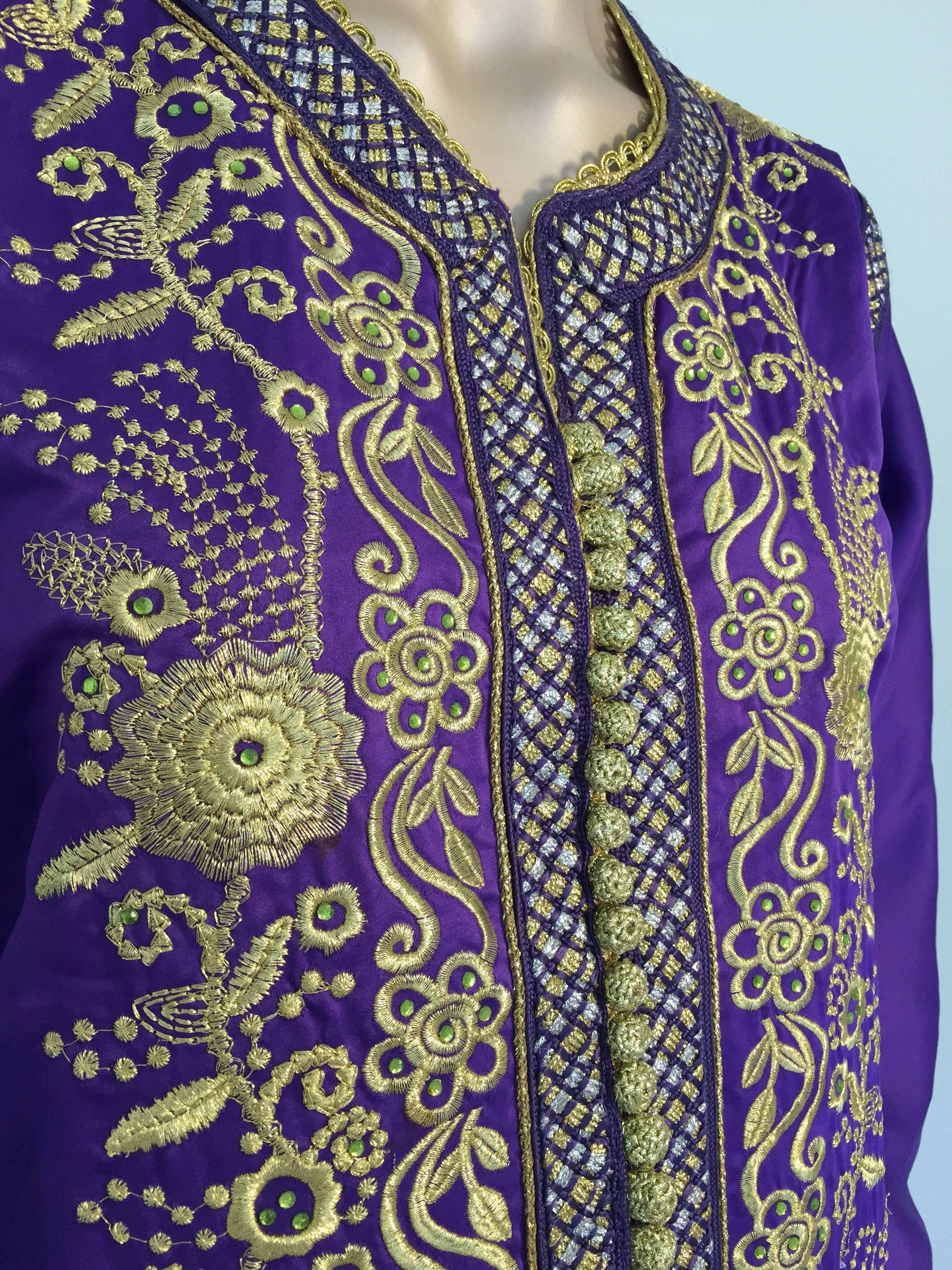 Moroccan Kaftan Purple and Gold Embroidered Maxi Dress Caftan In Excellent Condition In North Hollywood, CA