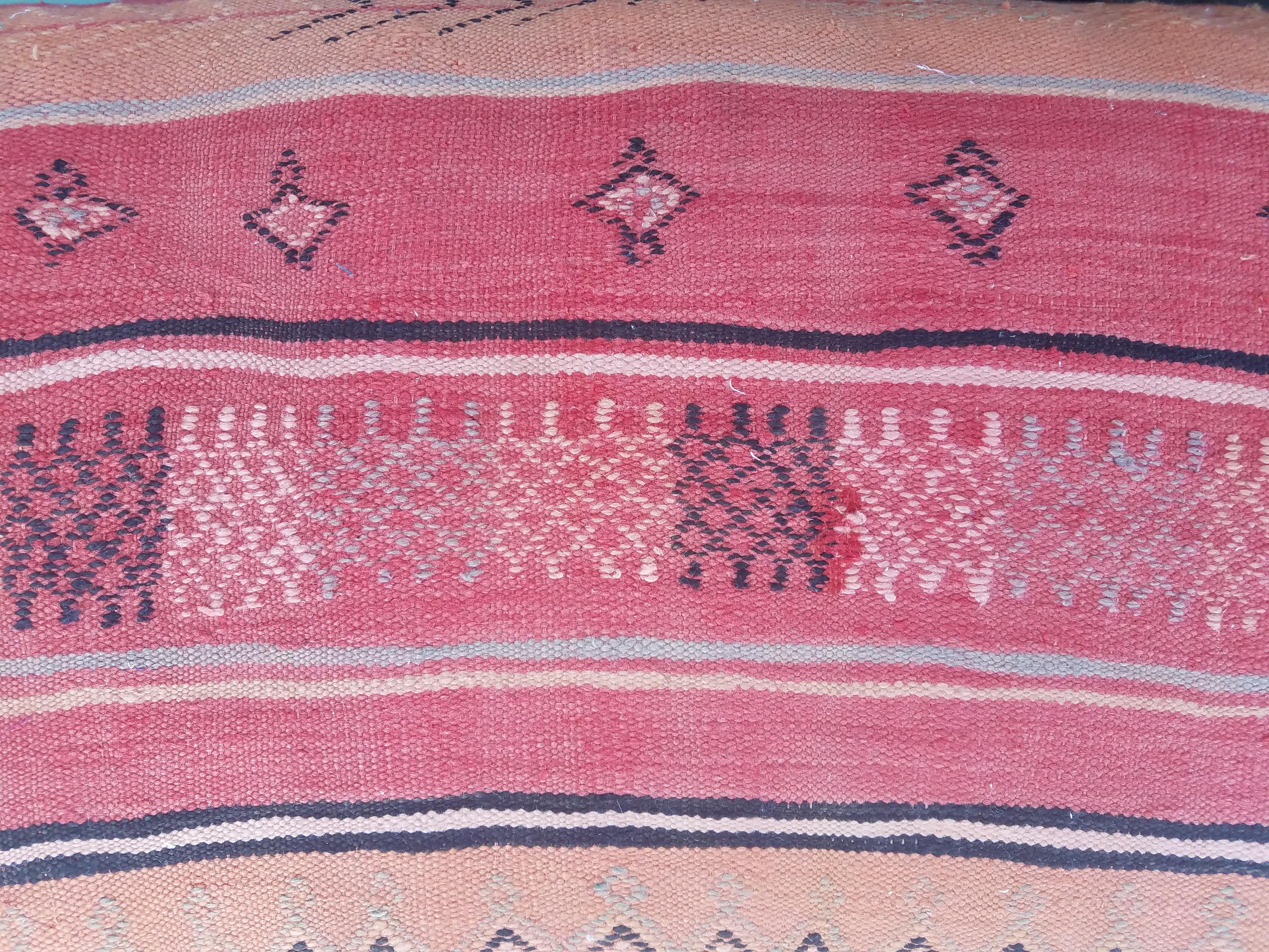 Moroccan Kilim Pouf or Ottoman, Double Size, LM 3 (Stickerei)