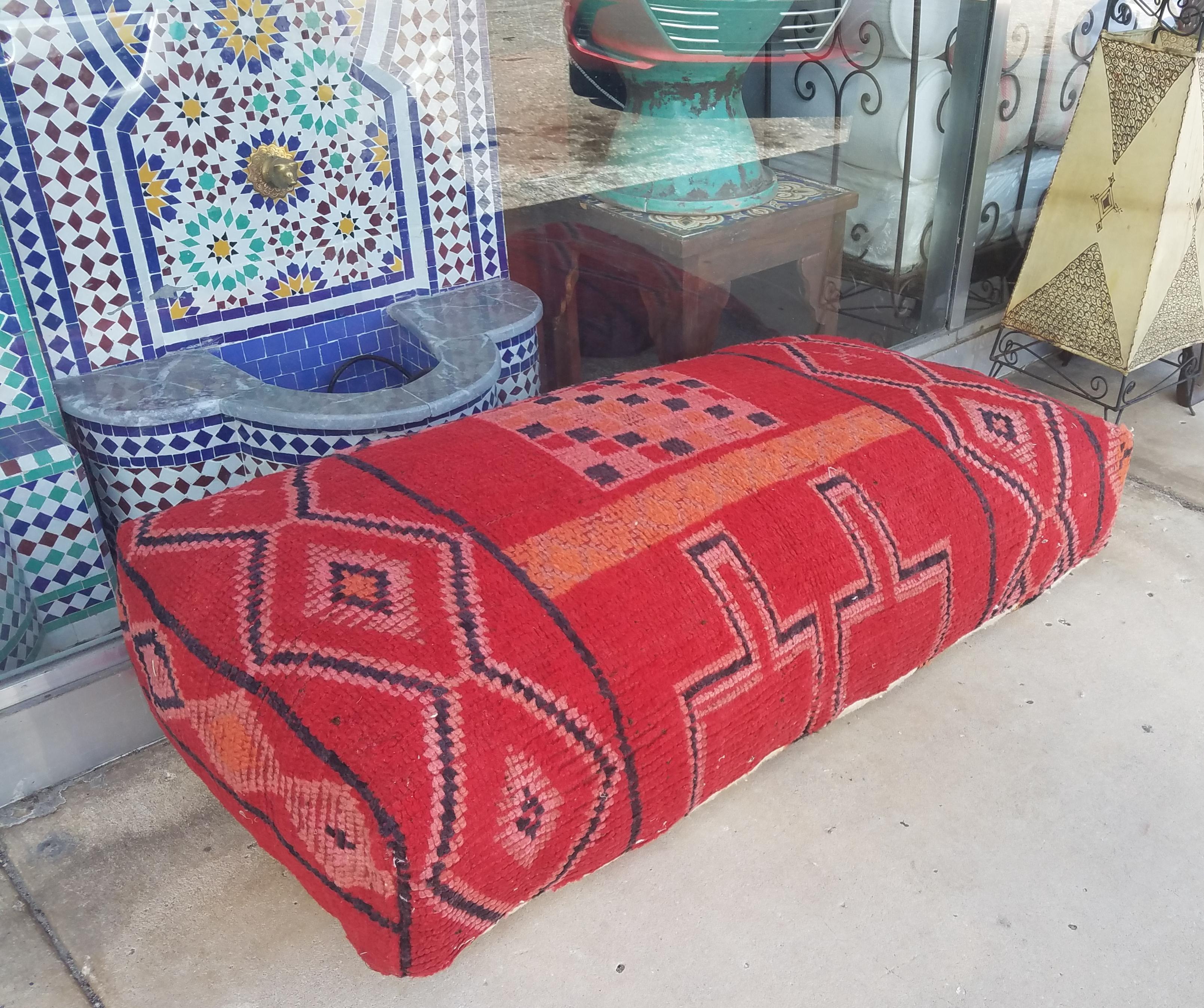 Moroccan Kilim Pouf or Ottoman, Double Size, LM 4 im Zustand „Hervorragend“ im Angebot in Orlando, FL