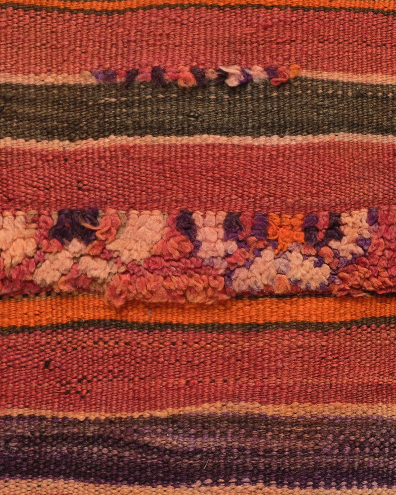 Vintage
Hand knotted dyed wool
L239 x W123 cm