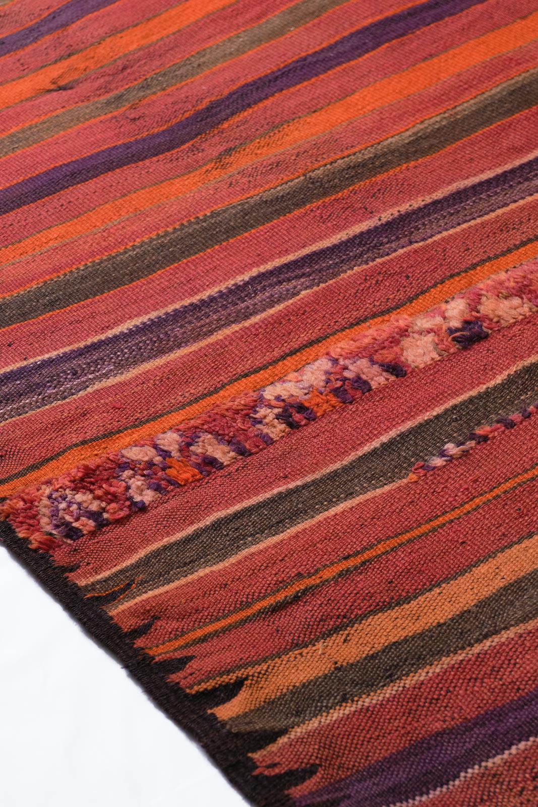 Moroccan, 'Kilim' rug In Excellent Condition For Sale In London, GB