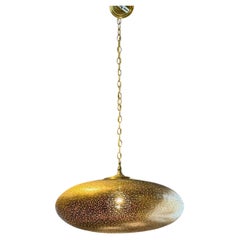 Lustre marocain en laiton percé à la main en forme de beignet, contemporain