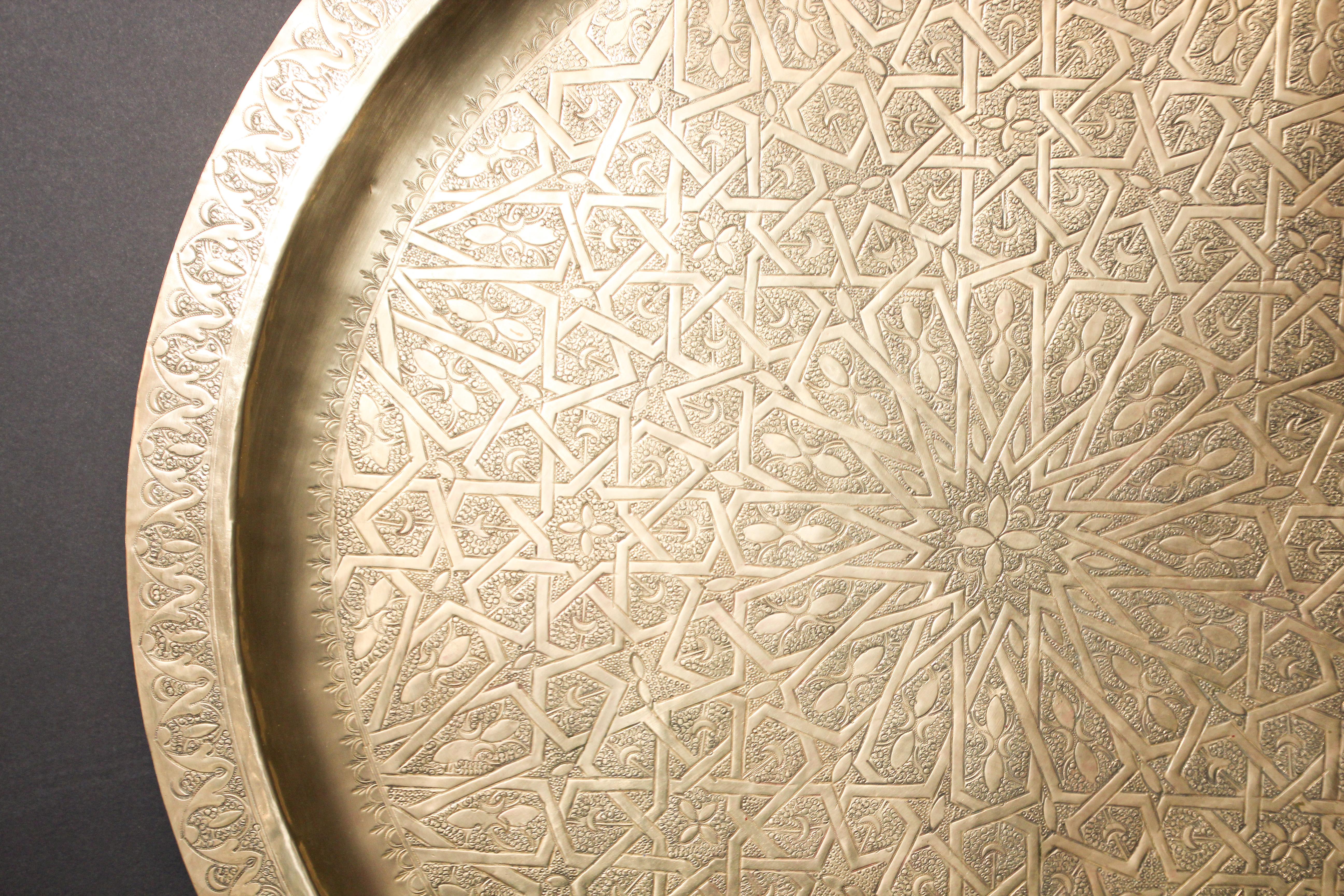 Moroccan Large Polished Brass Tray Platter In Good Condition In North Hollywood, CA