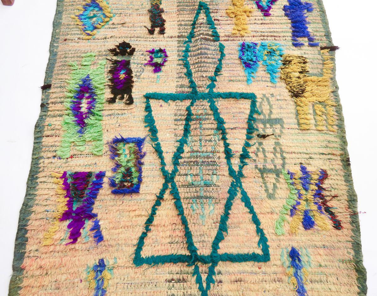 Tissé à la main Tapis de couloir Azilal marocain lion : 3'2 x 8'7 en vente