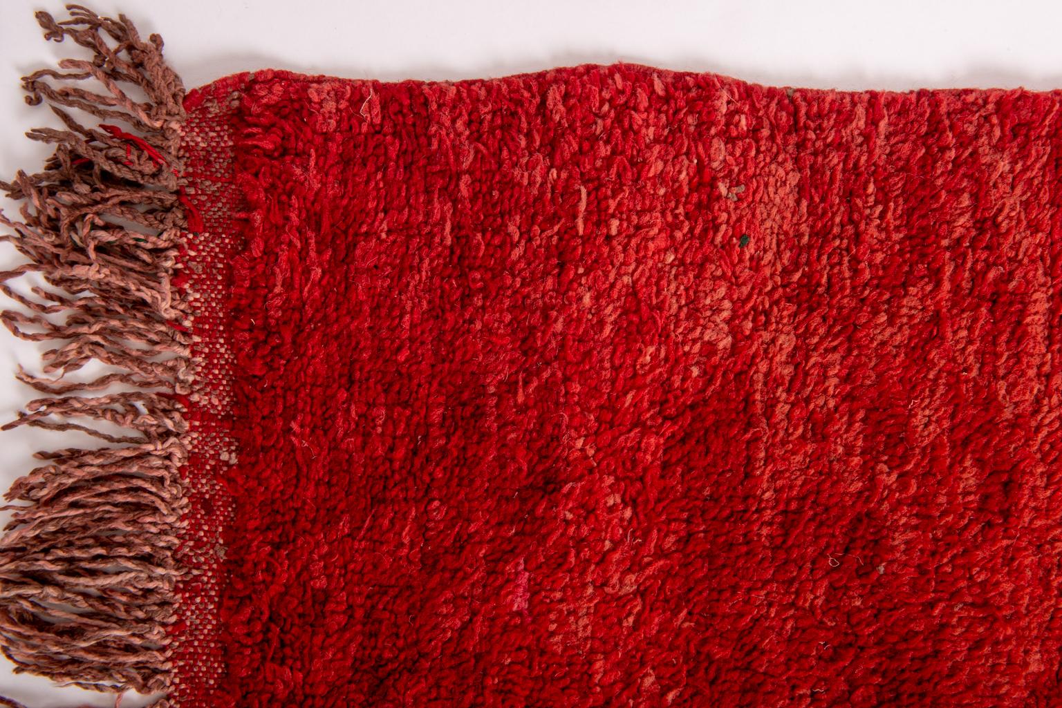 Marokkanischer roter marokkanischer Little Chic-Teppich (Handgewebt) im Angebot