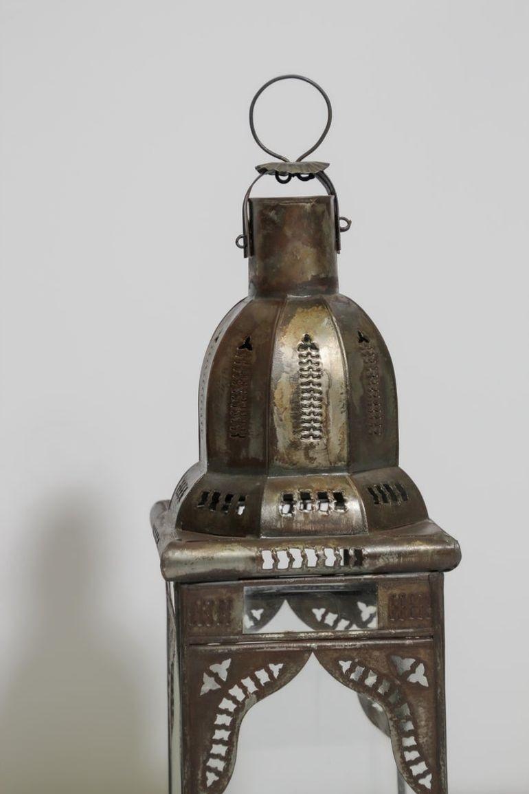 Farol Marroquí de Metal Cuadrado y Cristal Transparente siglo XX en venta