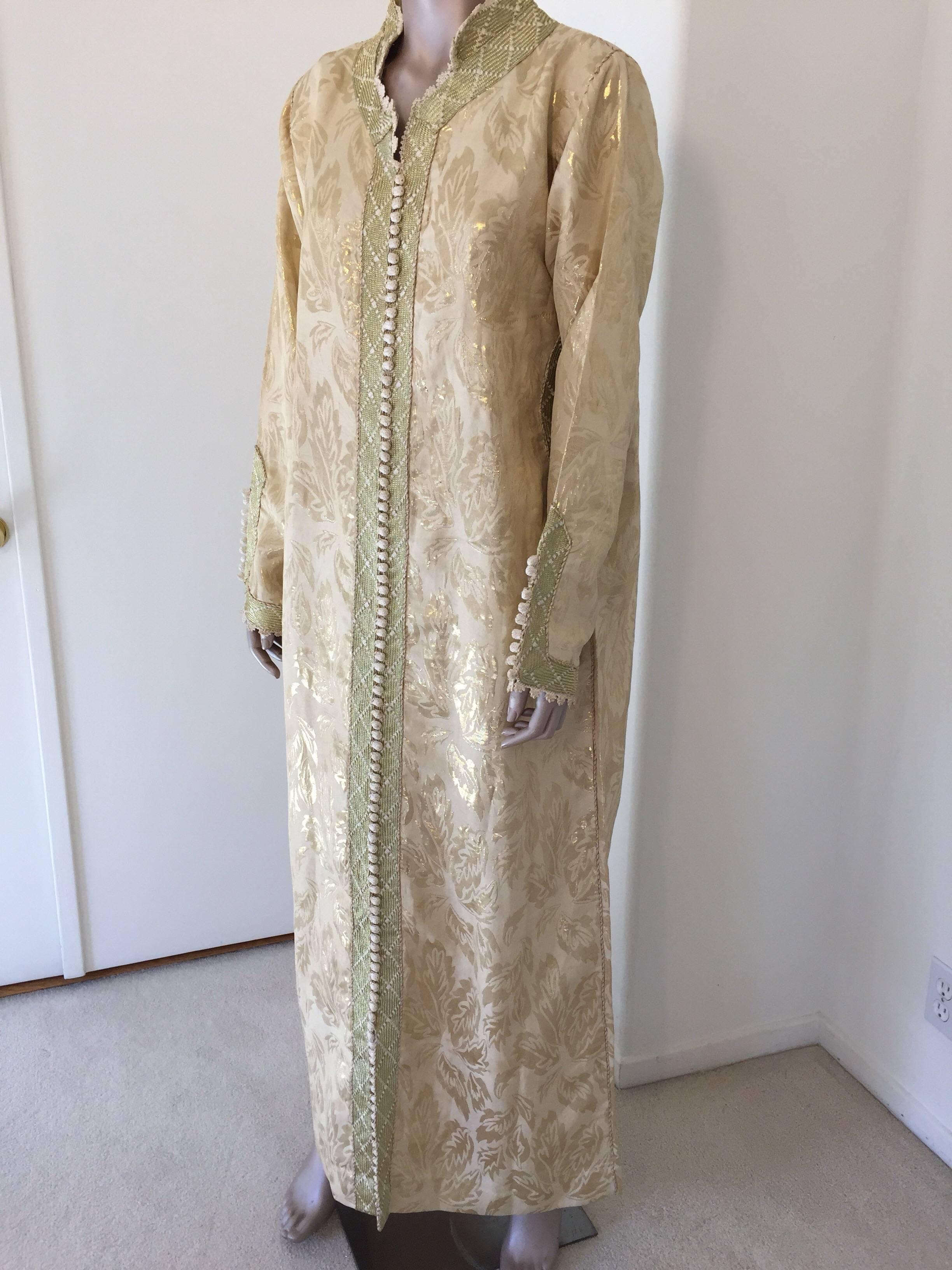 Or Caftan marocain long caftan en brocart doré métallisé, caftan du Maroc, Afrique en vente