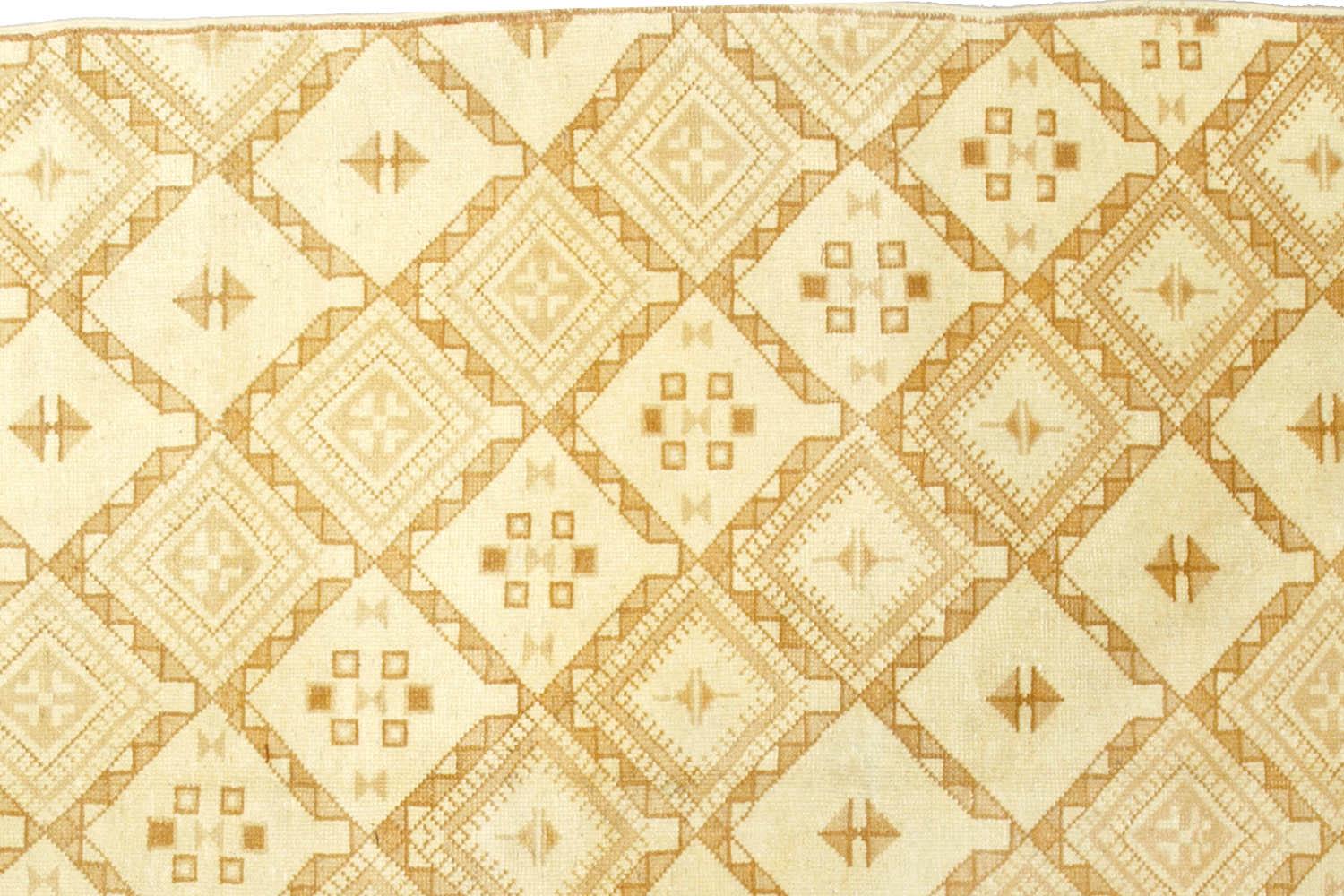 20th Century Vintage Moroccan Beige Hand Knotted Wool Rug For Sale