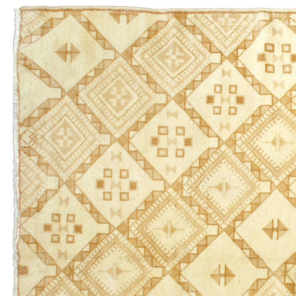 Vintage Moroccan Beige Hand Knotted Wool Rug For Sale 1