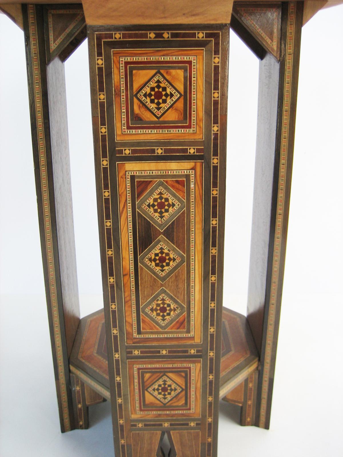 Moroccan Mid-century Side Table with Octagonal Top and Mother-of-Pearl Inlay In Good Condition In West Palm Beach, FL