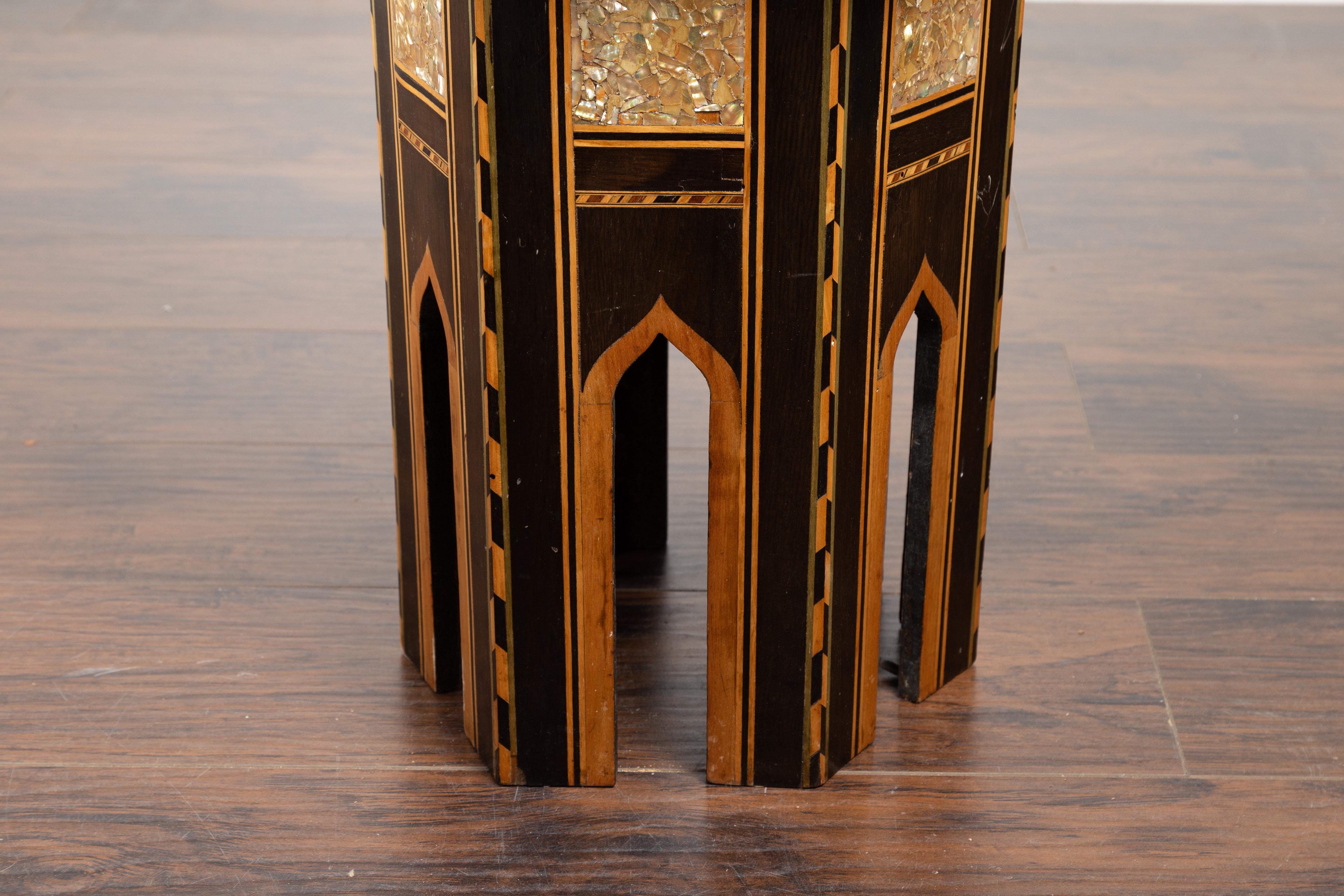 Moroccan Midcentury Side Table with Hexagonal Top and Mother-of-Pearl Inlay For Sale 4