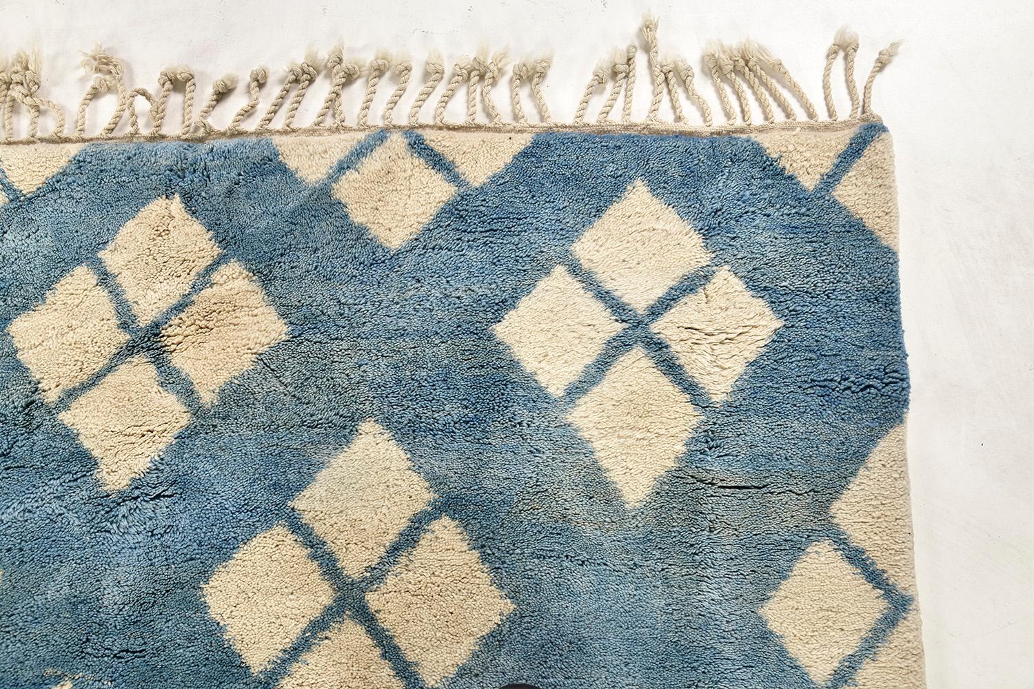 Marokkanischer Teppich mit Stammesmotiv aus dem Mittleren Atlas aus der Kollektion Atlas im Angebot 4