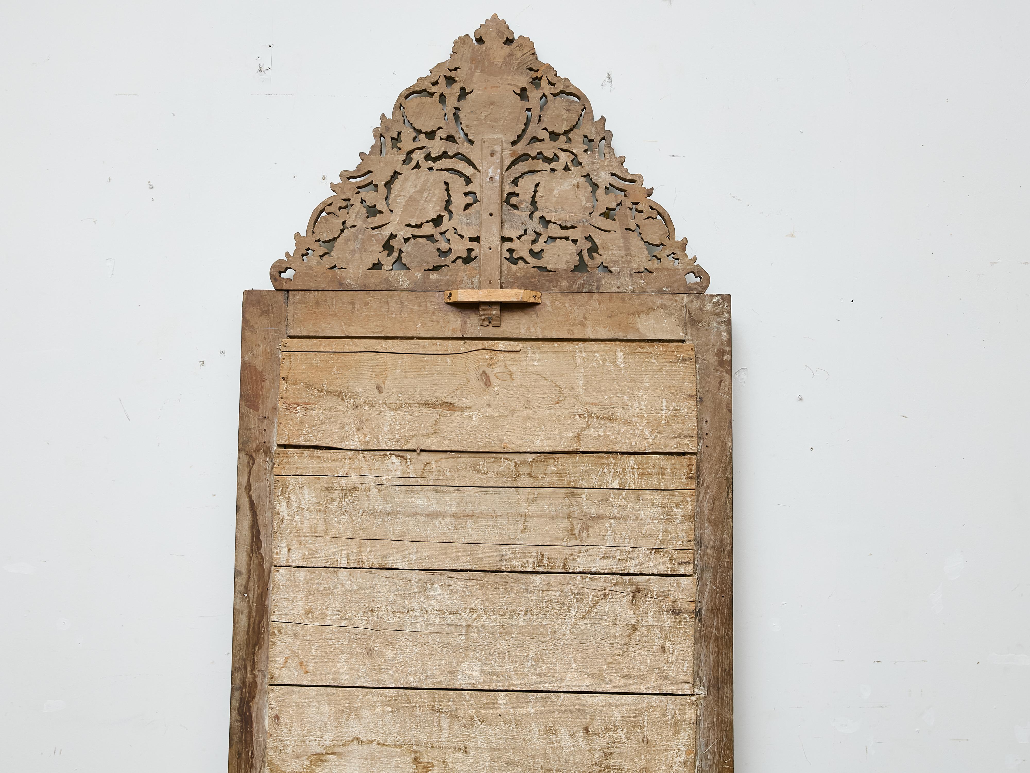 Moroccan Mirror with Bone and Mother-of-Pearl Inlay, circa 1900 For Sale 10