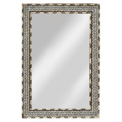 Miroir marocain avec cadre en os et nacre incrusté, vers 1920