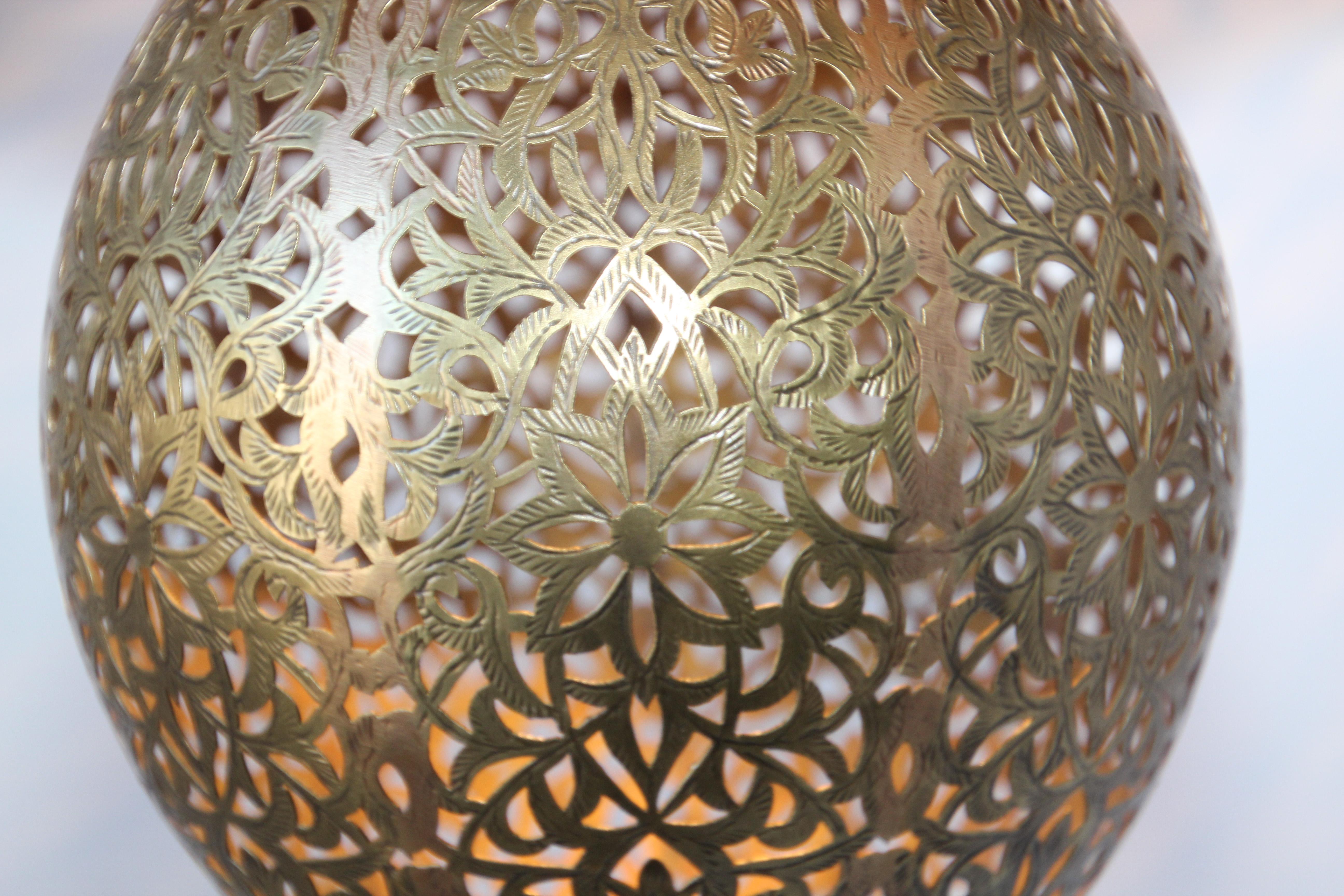 Marokkanischer maurischer Alhambra-Kronleuchter aus Messing im Angebot 3