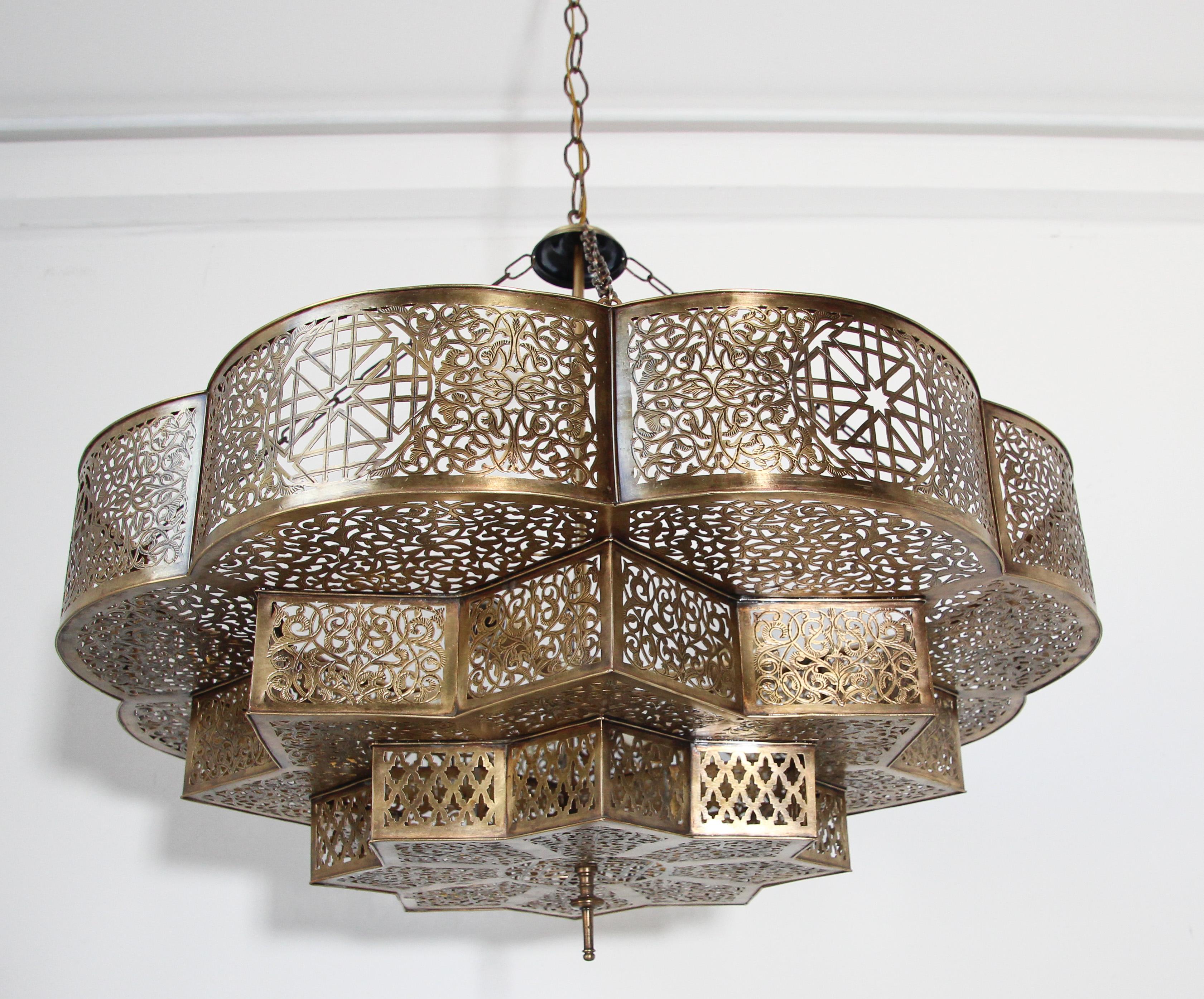 Handcrafted Moroccan Moorish brass Alhambra chandelier.
This Alhambra Moroccan chandelier is made of brass and delicately handcrafted, hand-chase, hand-hammered and chiseled, the brass become a fine art.
Size: Brass body: 30.5 inches diameter x 13