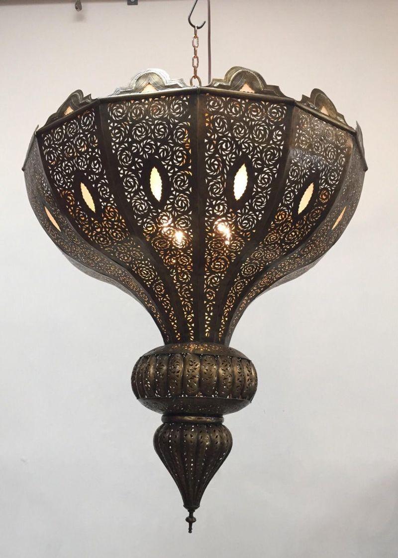 Oversize exquisite filigree openwork brass Moroccan Moorish chandelier in Alberto Pinto style.
This exquisite Moroccan light fixture is delicately handcrafted and chiseled with fine metal filigree openwork design and adorned with milky